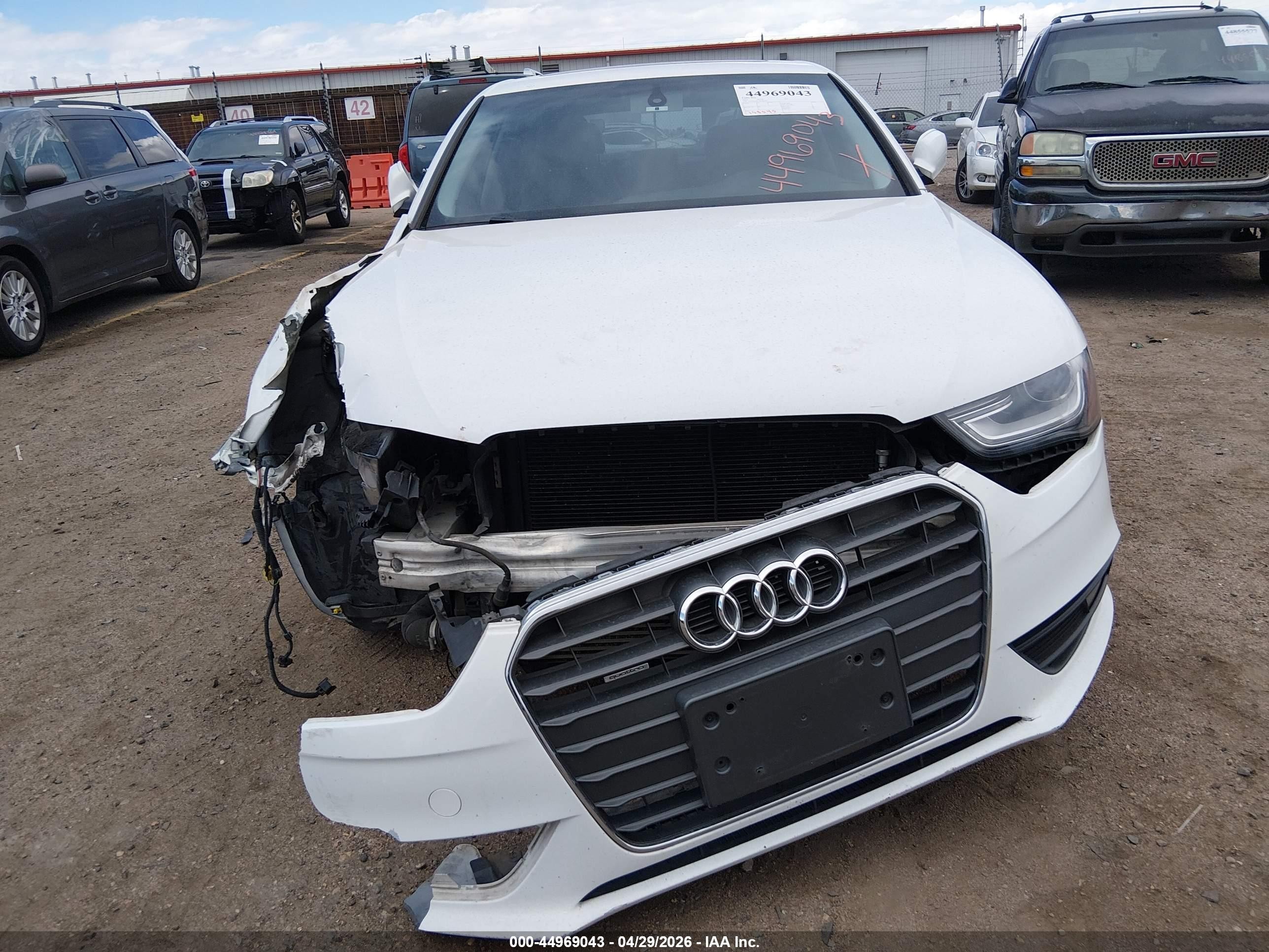2013 Audi A4 2.0t Premium White vin: WAUFFAFL7DN024933