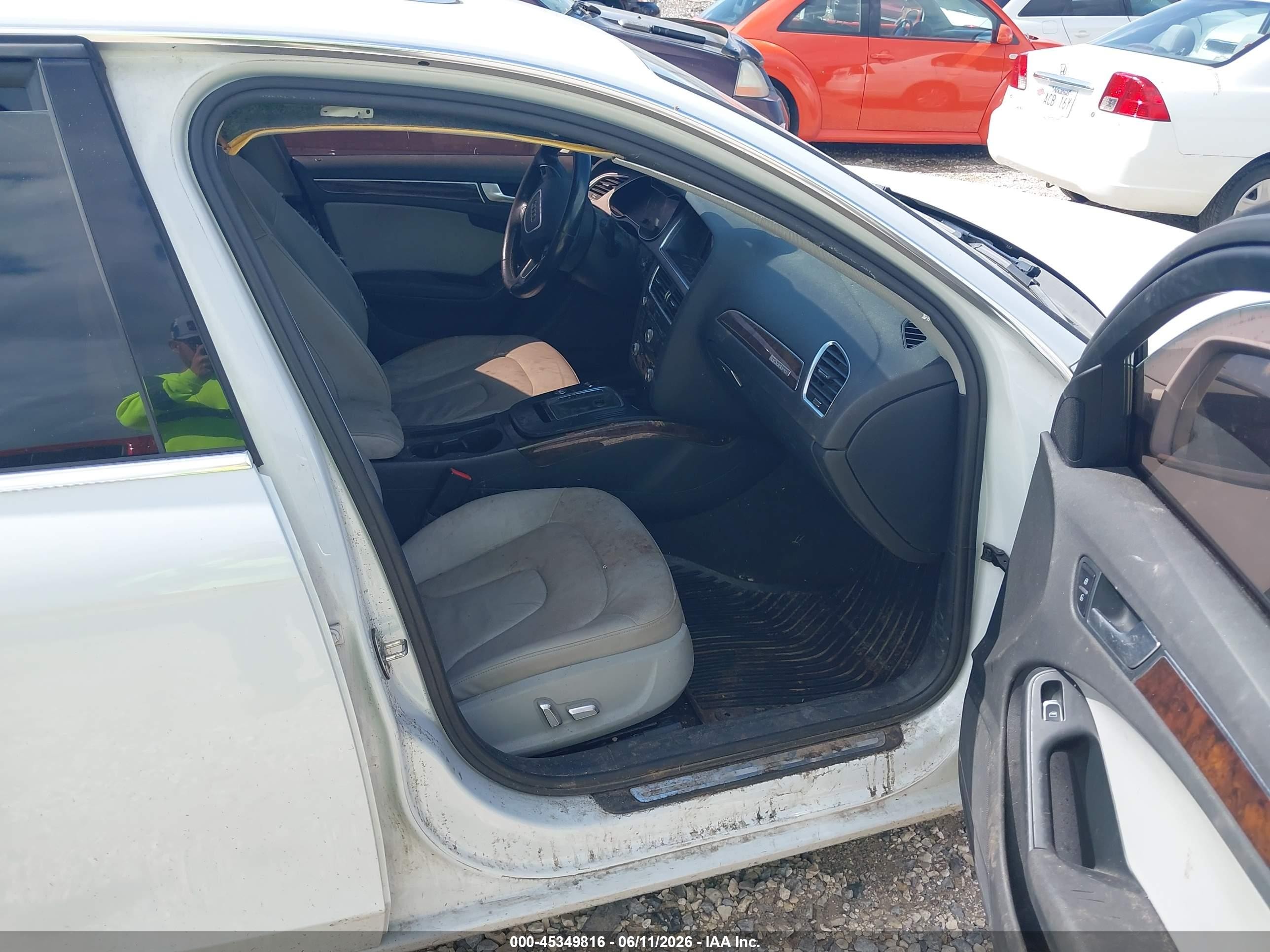 2013 Audi A4 2.0t Premium White vin: WAUFFAFL7DN029775