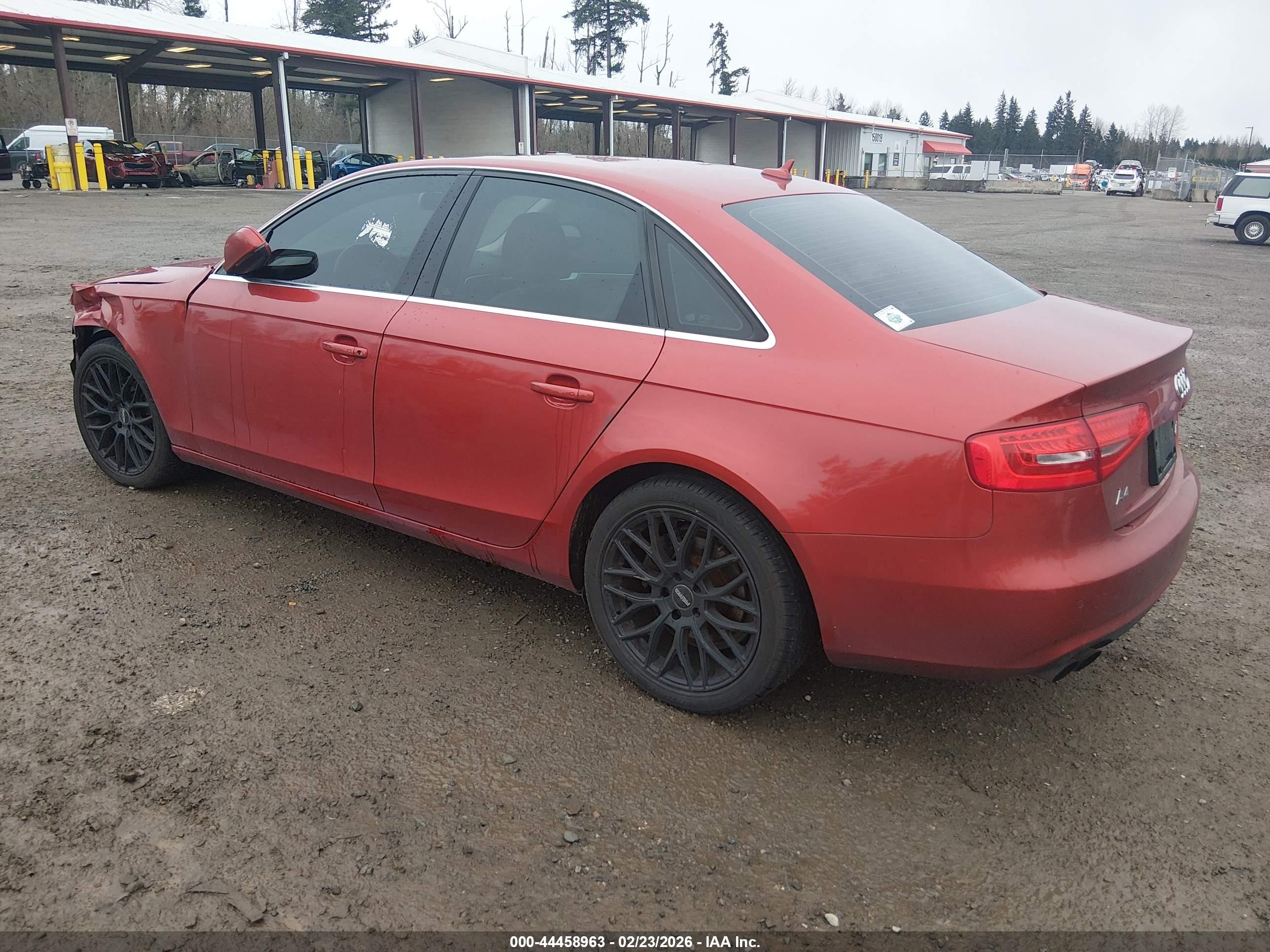 2013 Audi A4 2.0t Premium Красный vin: WAUFFAFL7DN031333