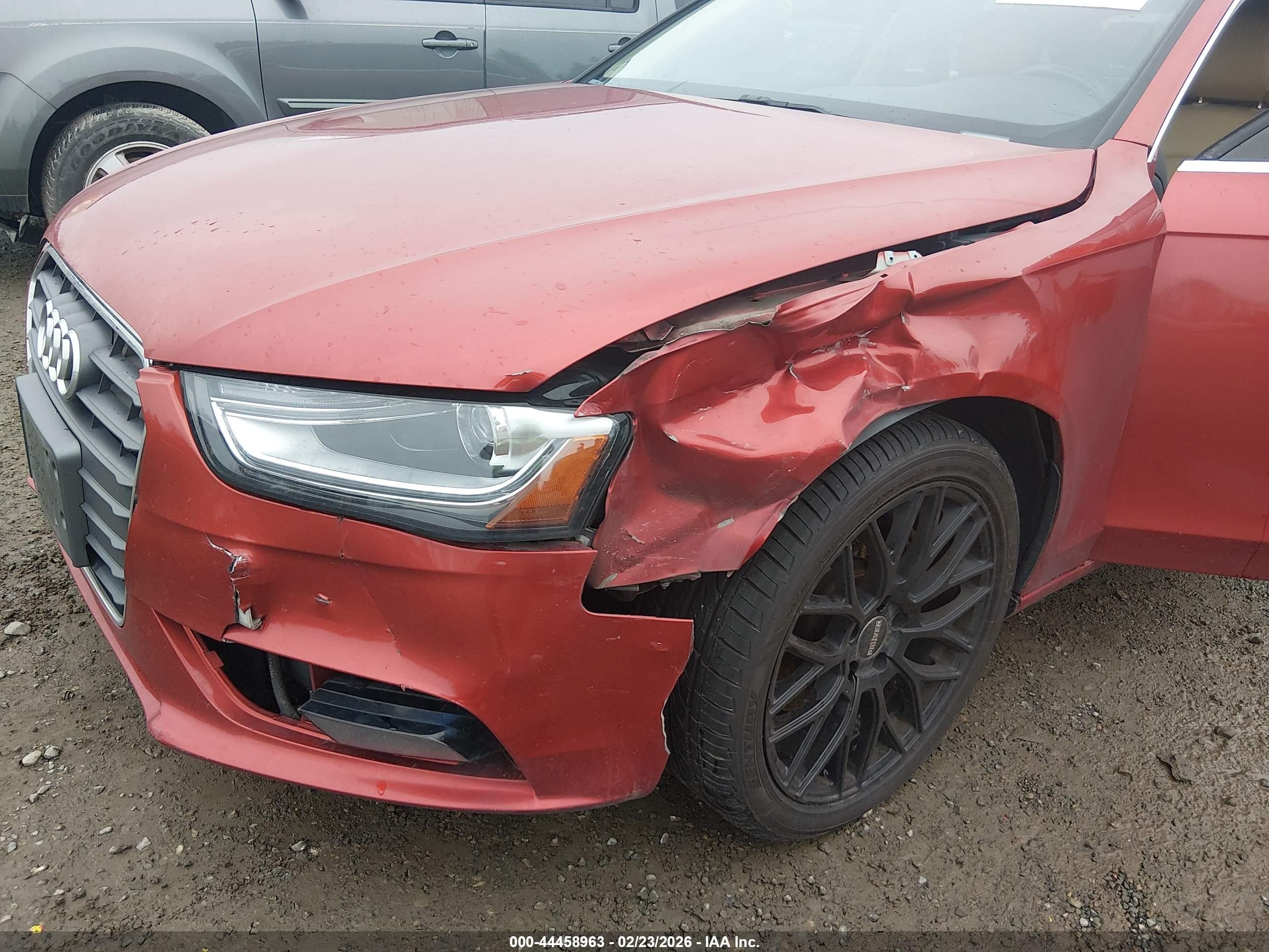 2013 Audi A4 2.0t Premium Красный vin: WAUFFAFL7DN031333