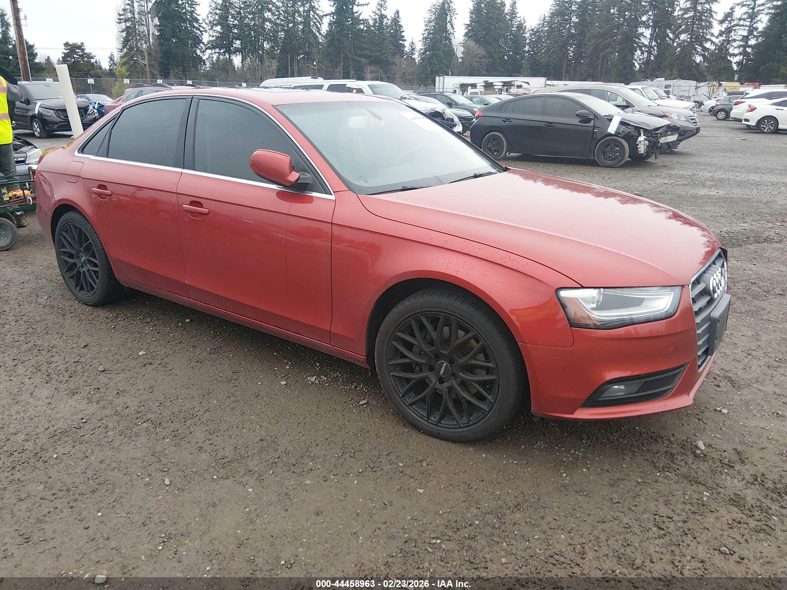 2013 Audi A4 2.0t Premium Красный vin: WAUFFAFL7DN031333