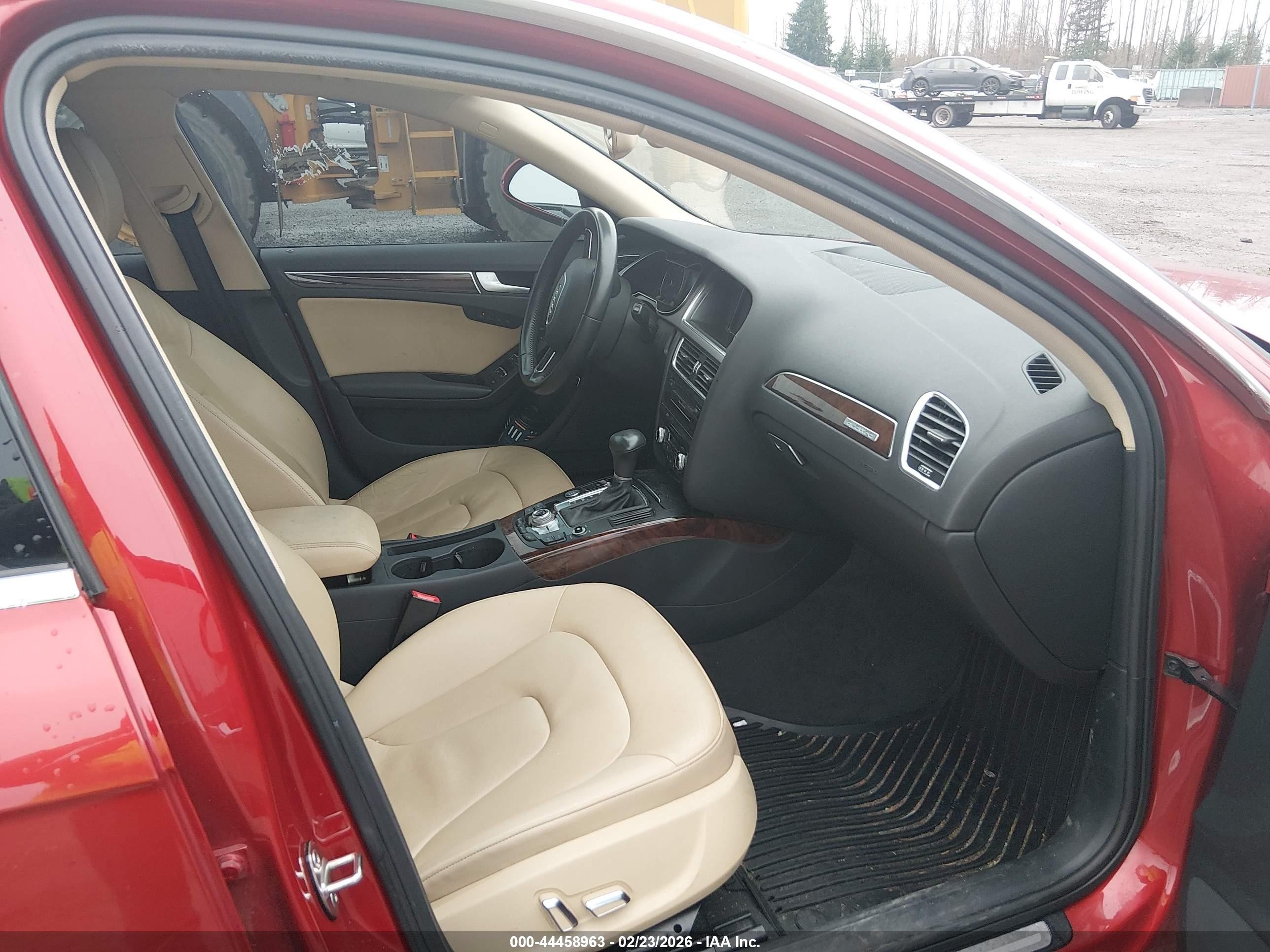 2013 Audi A4 2.0t Premium Красный vin: WAUFFAFL7DN031333
