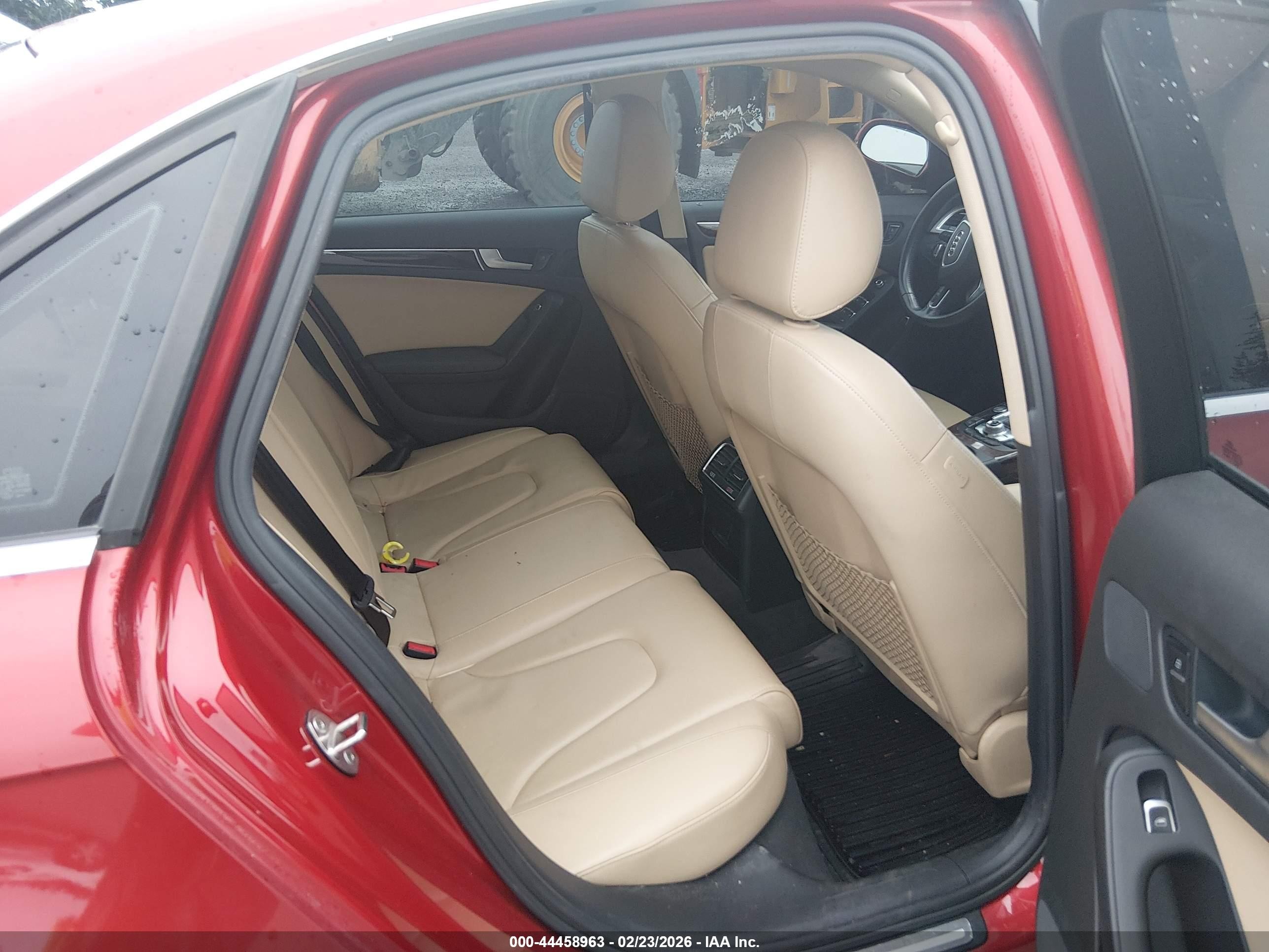 2013 Audi A4 2.0t Premium Красный vin: WAUFFAFL7DN031333