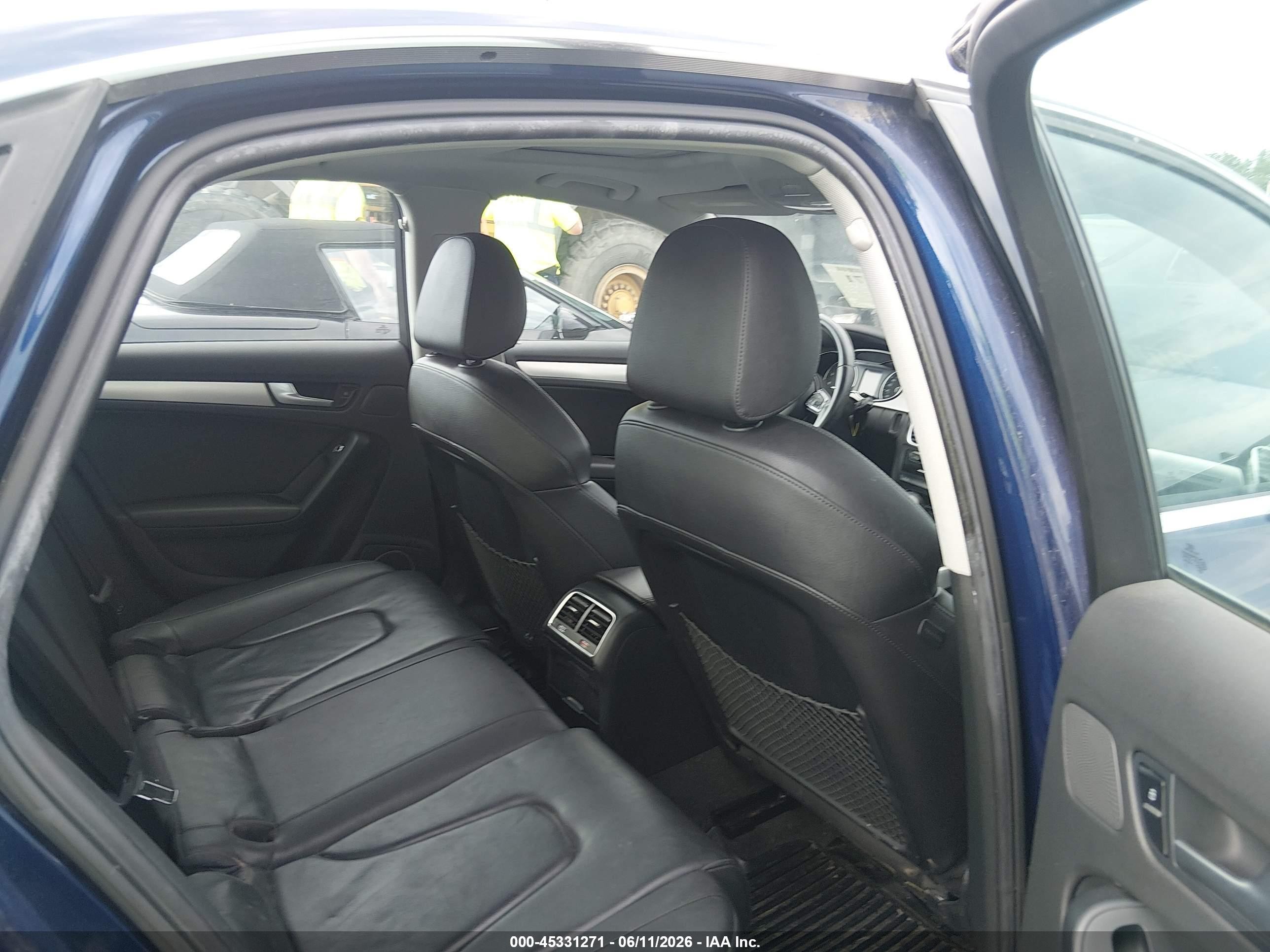 2014 Audi A4 2.0t Premium Синий vin: WAUFFAFL7EN028675