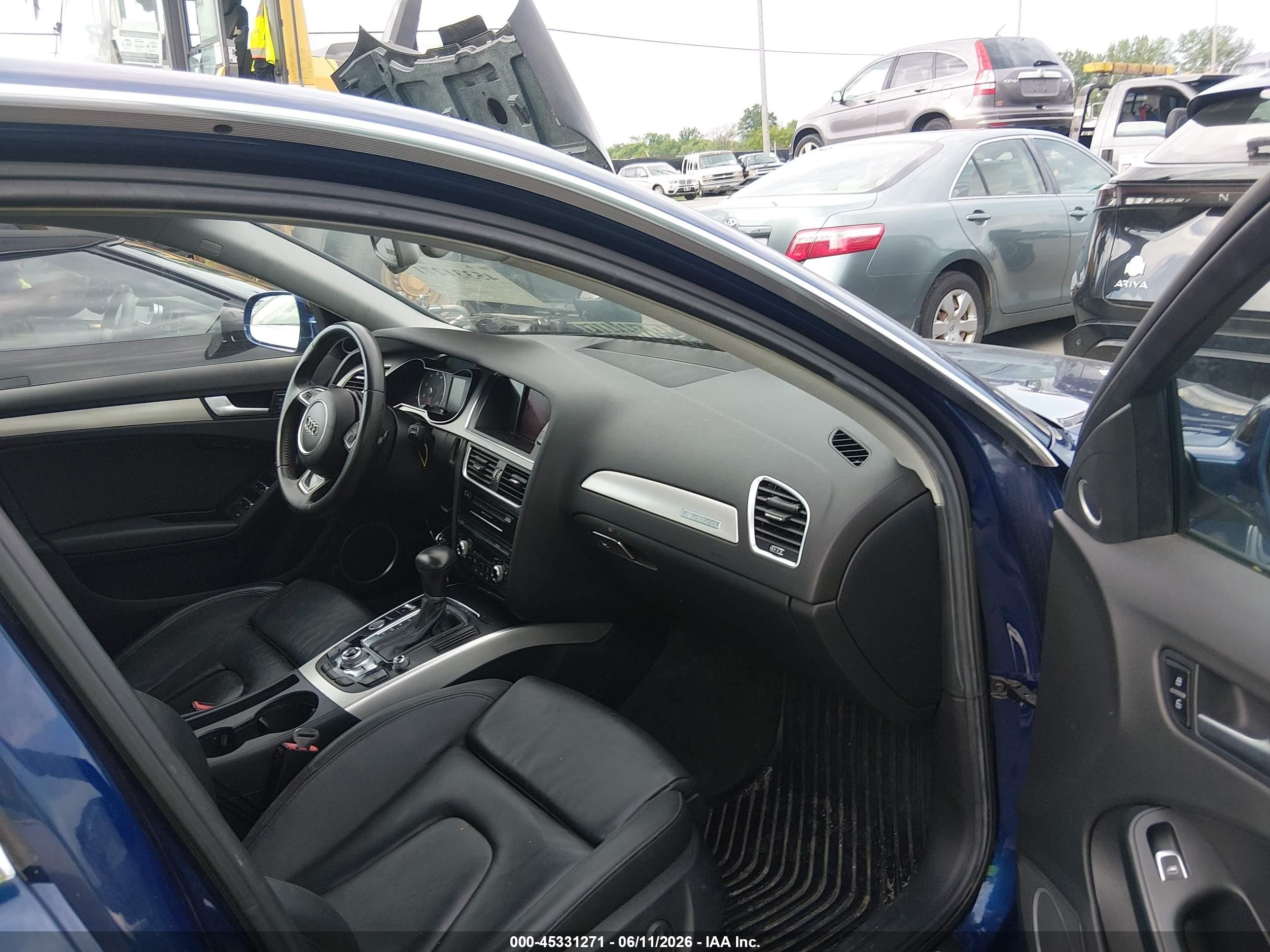 2014 Audi A4 2.0t Premium Синий vin: WAUFFAFL7EN028675