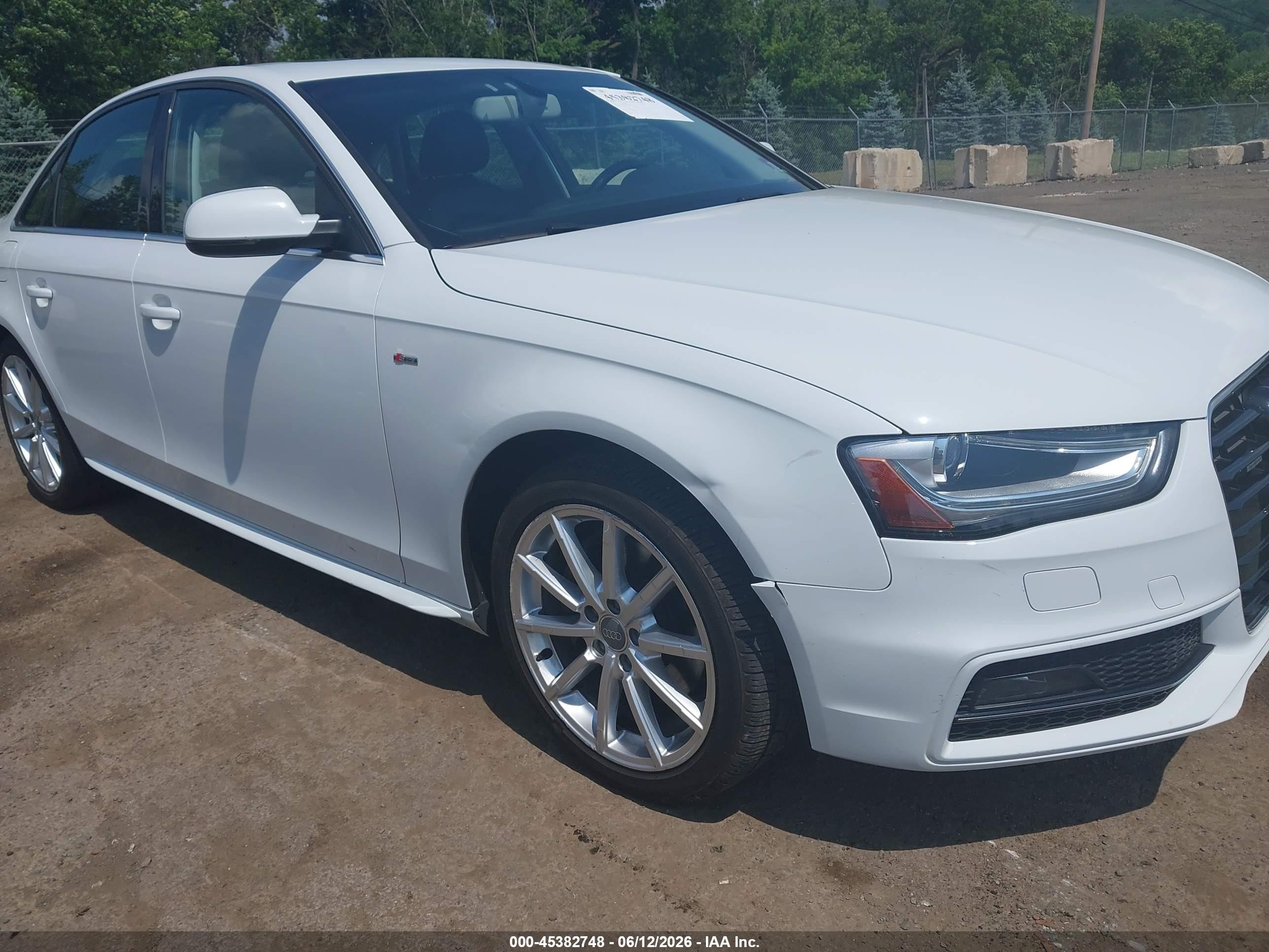 2015 Audi A4 2.0t Premium White vin: WAUFFAFL7FN011652
