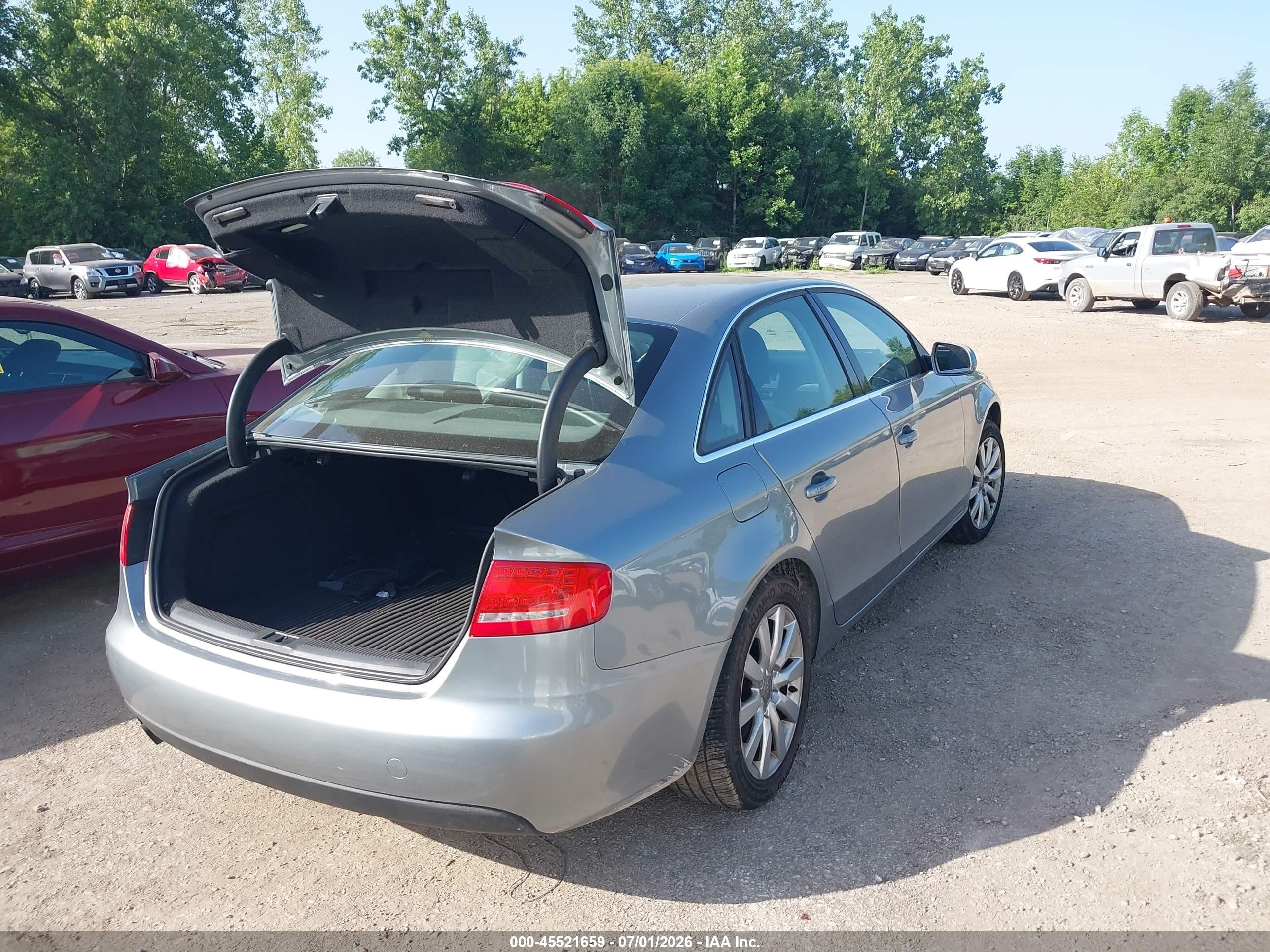 2010 Audi A4 2.0t Premium Silver vin: WAUFFAFL8AN044460