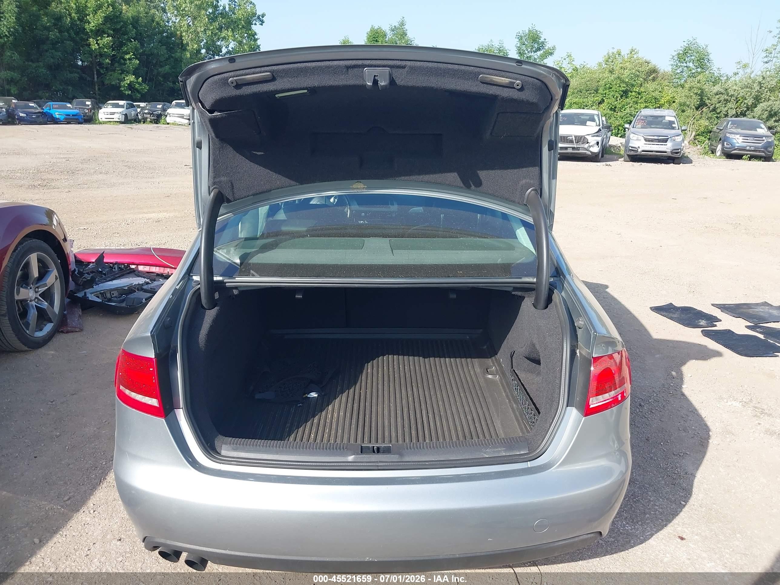 2010 Audi A4 2.0t Premium Silver vin: WAUFFAFL8AN044460