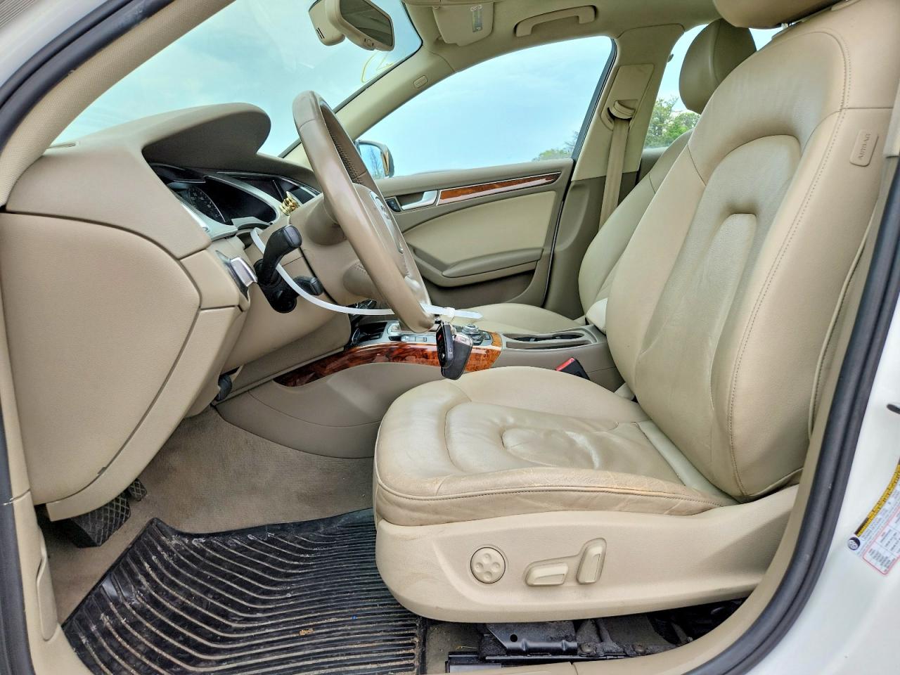 2011 Audi A4 Premium Plus White vin: WAUFFAFL8BN029992