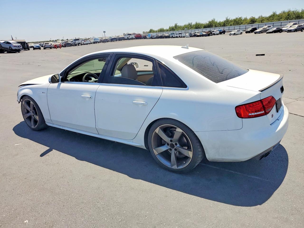2012 Audi A4 Premium Plus White vin: WAUFFAFL8CN000350