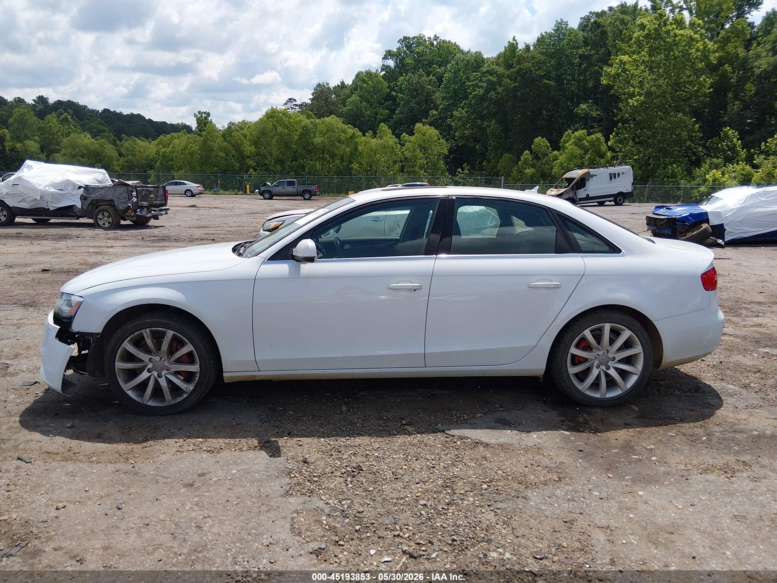2013 Audi A4 2.0t Premium White vin: WAUFFAFL8DA143629