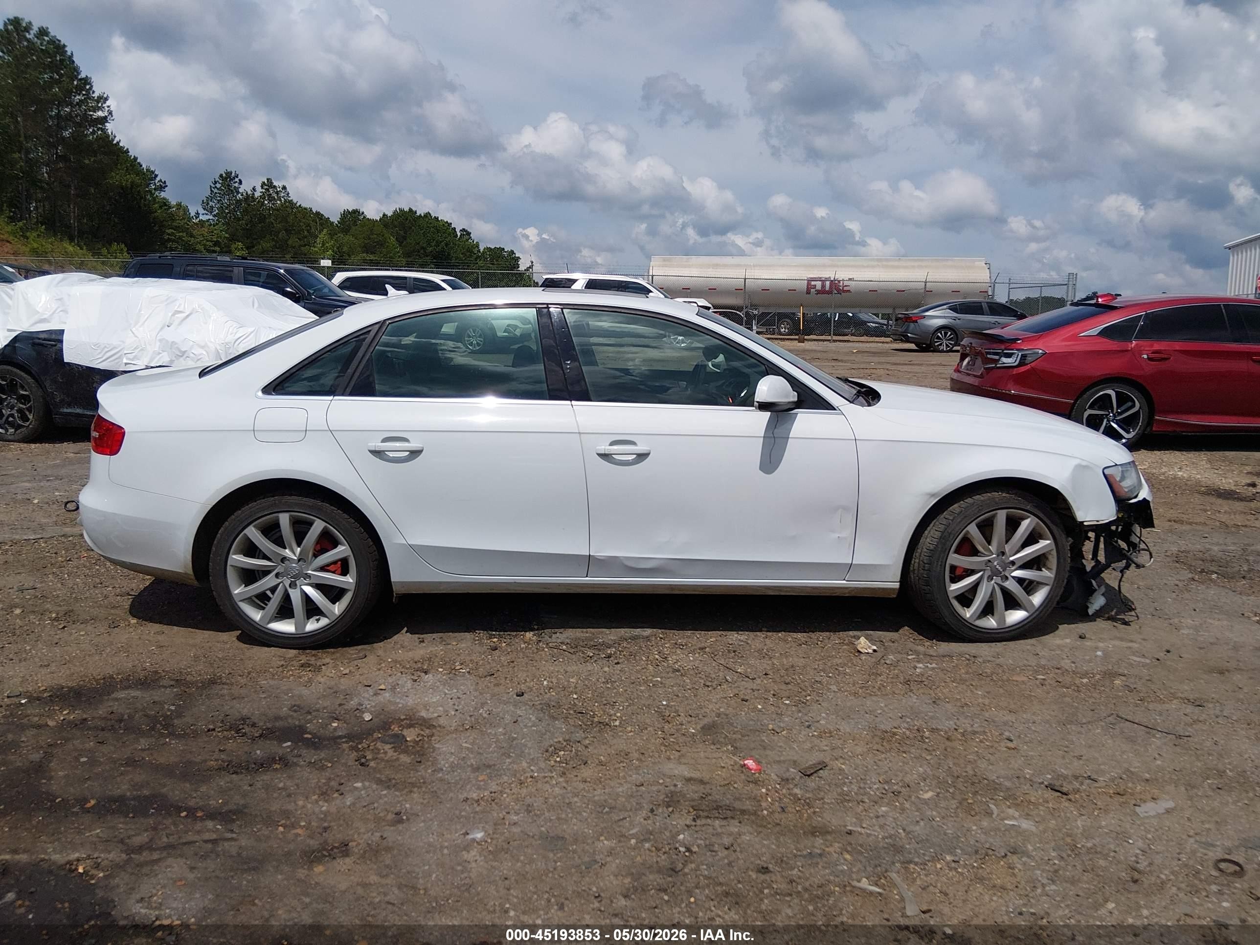 2013 Audi A4 2.0t Premium White vin: WAUFFAFL8DA143629