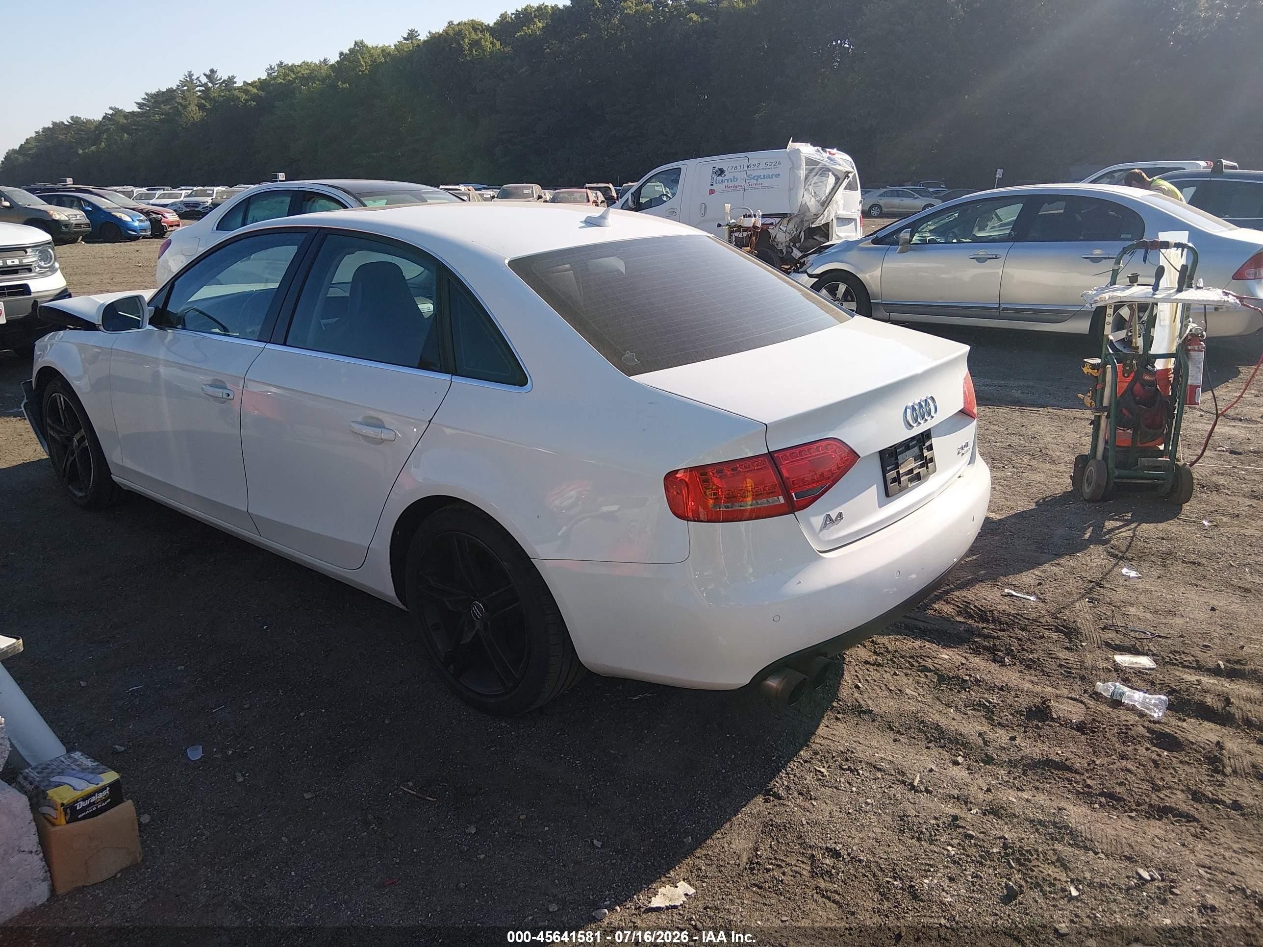 2011 Audi A4 2.0t Premium White vin: WAUFFAFL9BN037163