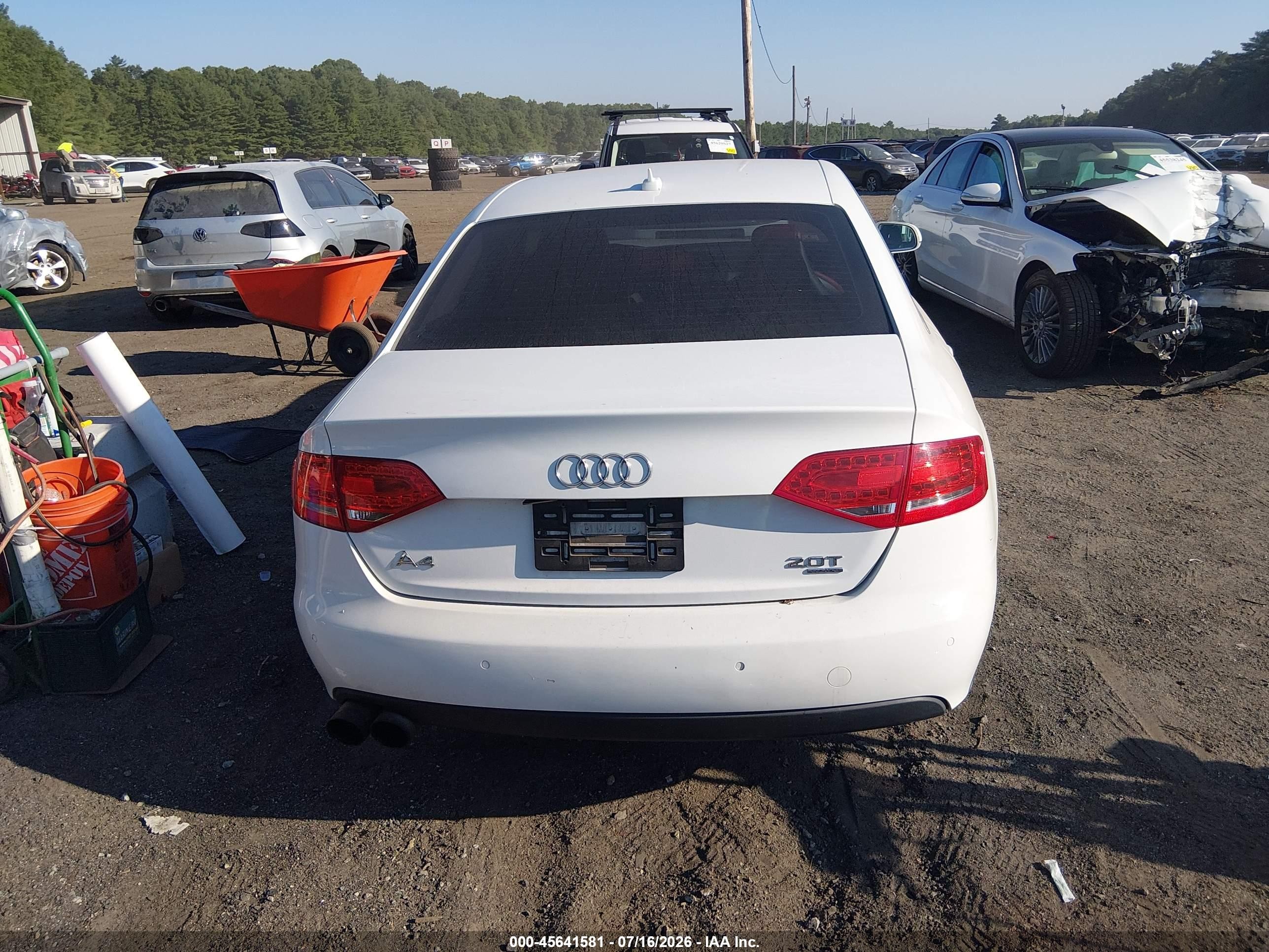 2011 Audi A4 2.0t Premium White vin: WAUFFAFL9BN037163