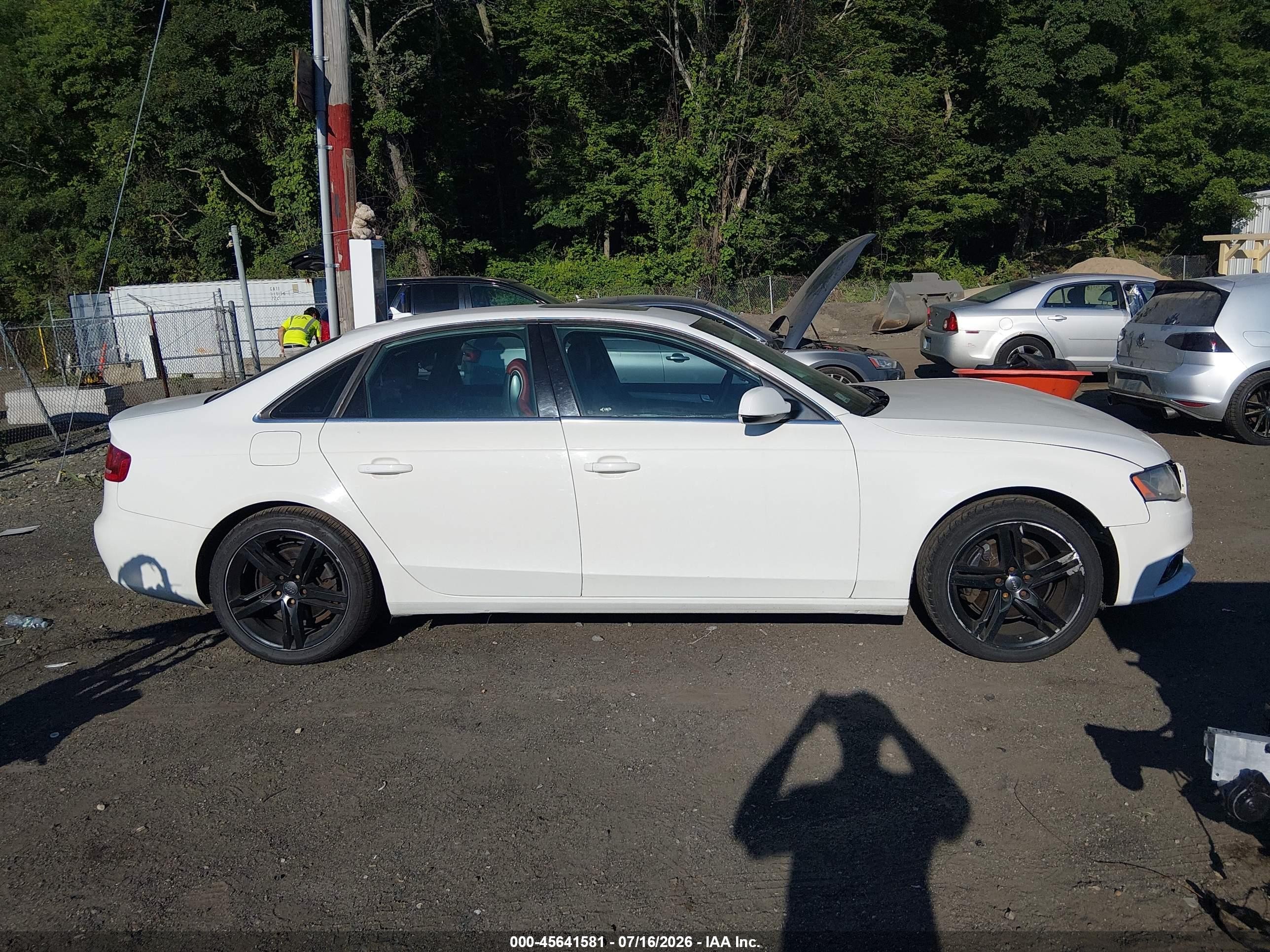 2011 Audi A4 2.0t Premium White vin: WAUFFAFL9BN037163