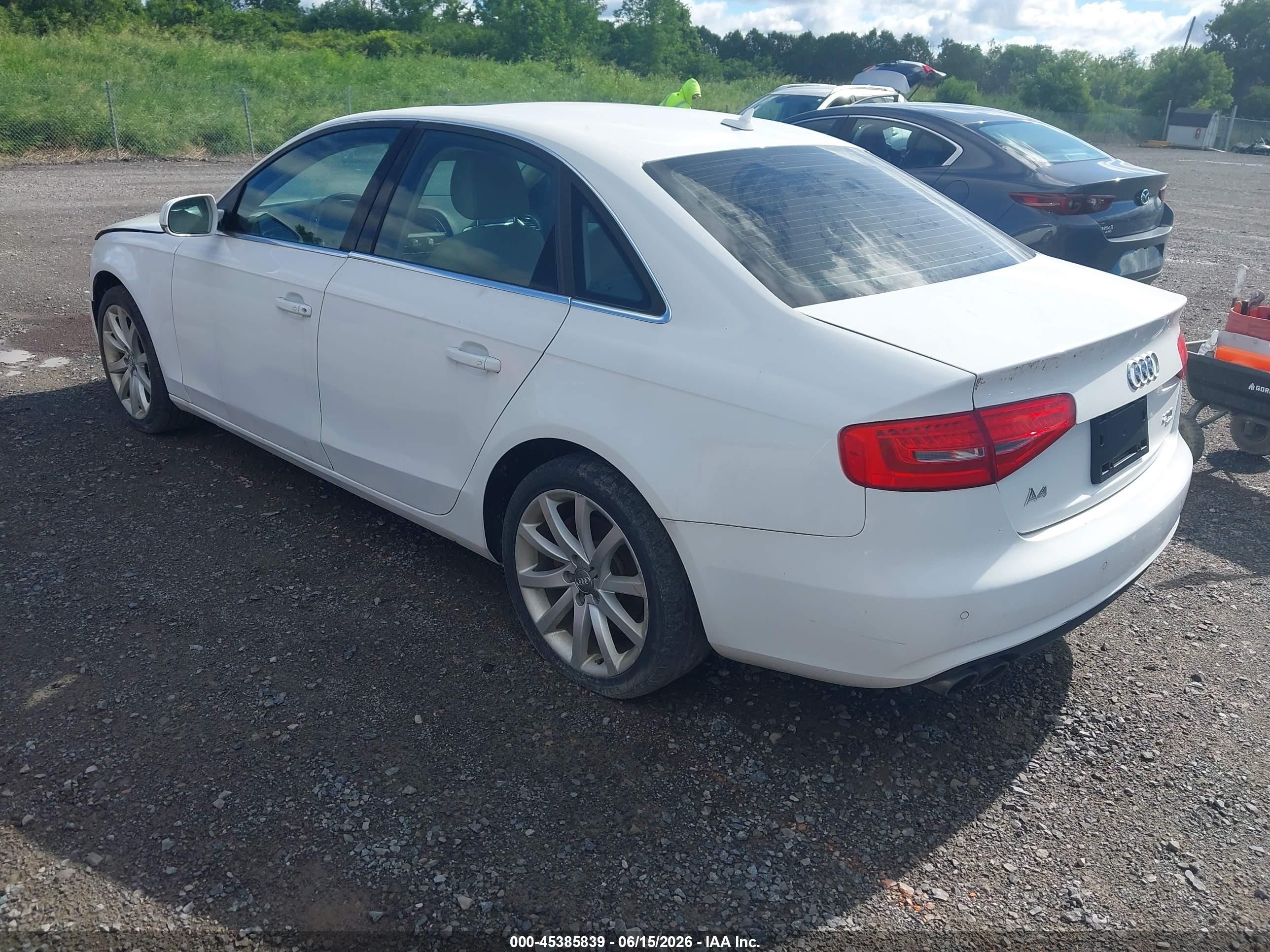 2013 Audi A4 2.0t Premium White vin: WAUFFAFL9DN008376