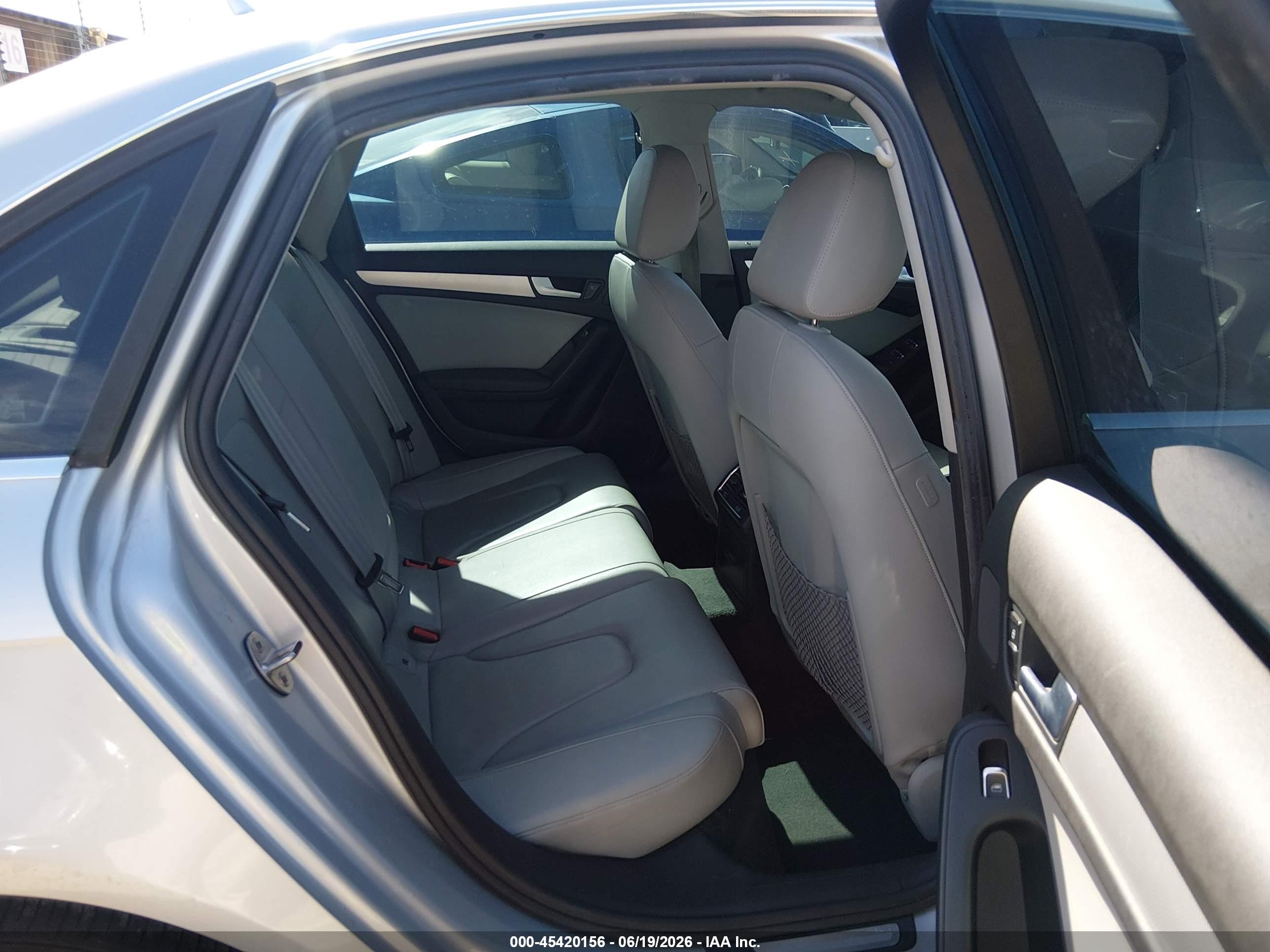 2013 Audi A4 2.0t Premium Silver vin: WAUFFAFL9DN019670