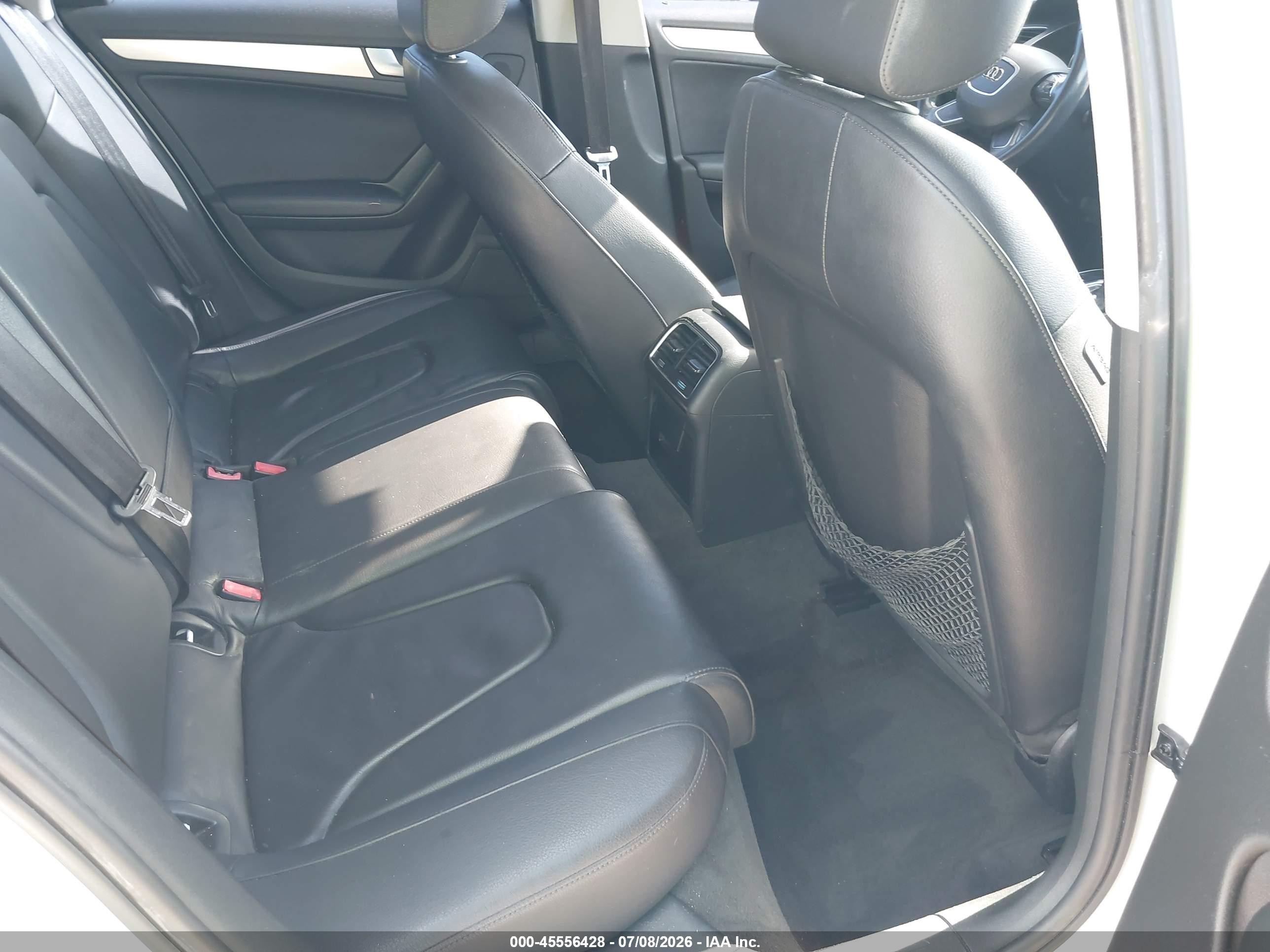 2014 Audi A4 2.0t Premium Белый vin: WAUFFAFL9EN031139