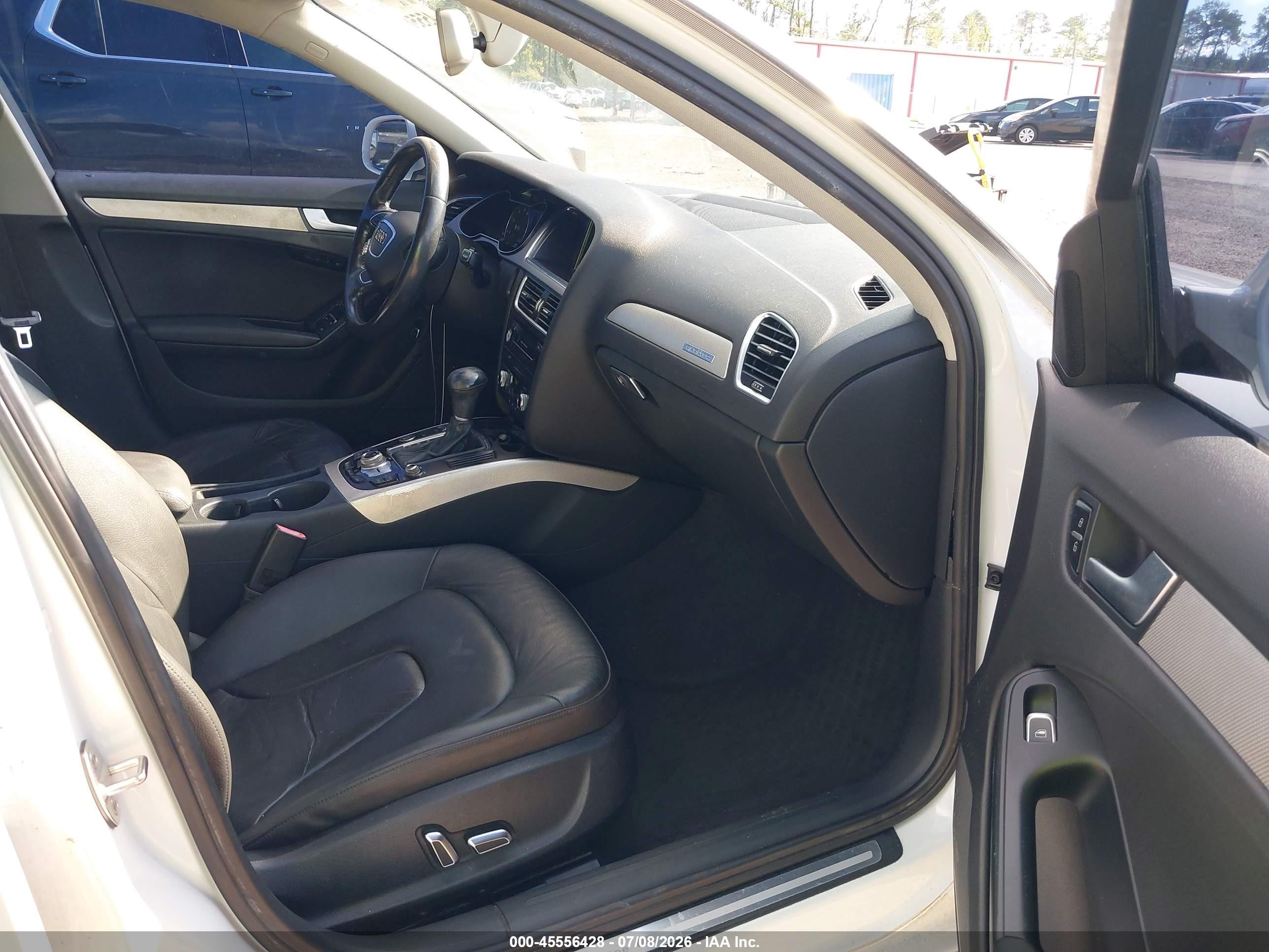 2014 Audi A4 2.0t Premium Белый vin: WAUFFAFL9EN031139