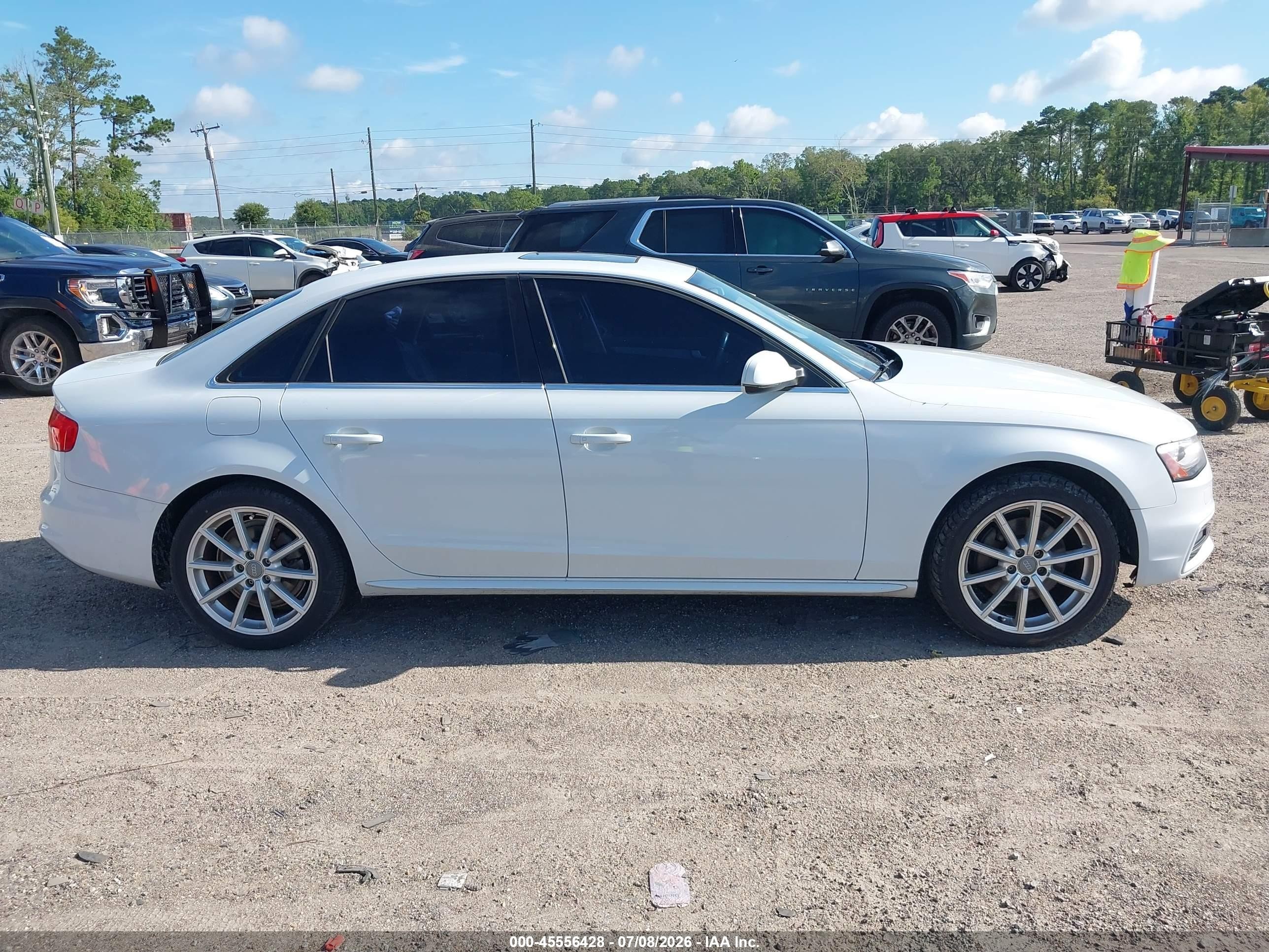 2014 Audi A4 2.0t Premium Белый vin: WAUFFAFL9EN031139