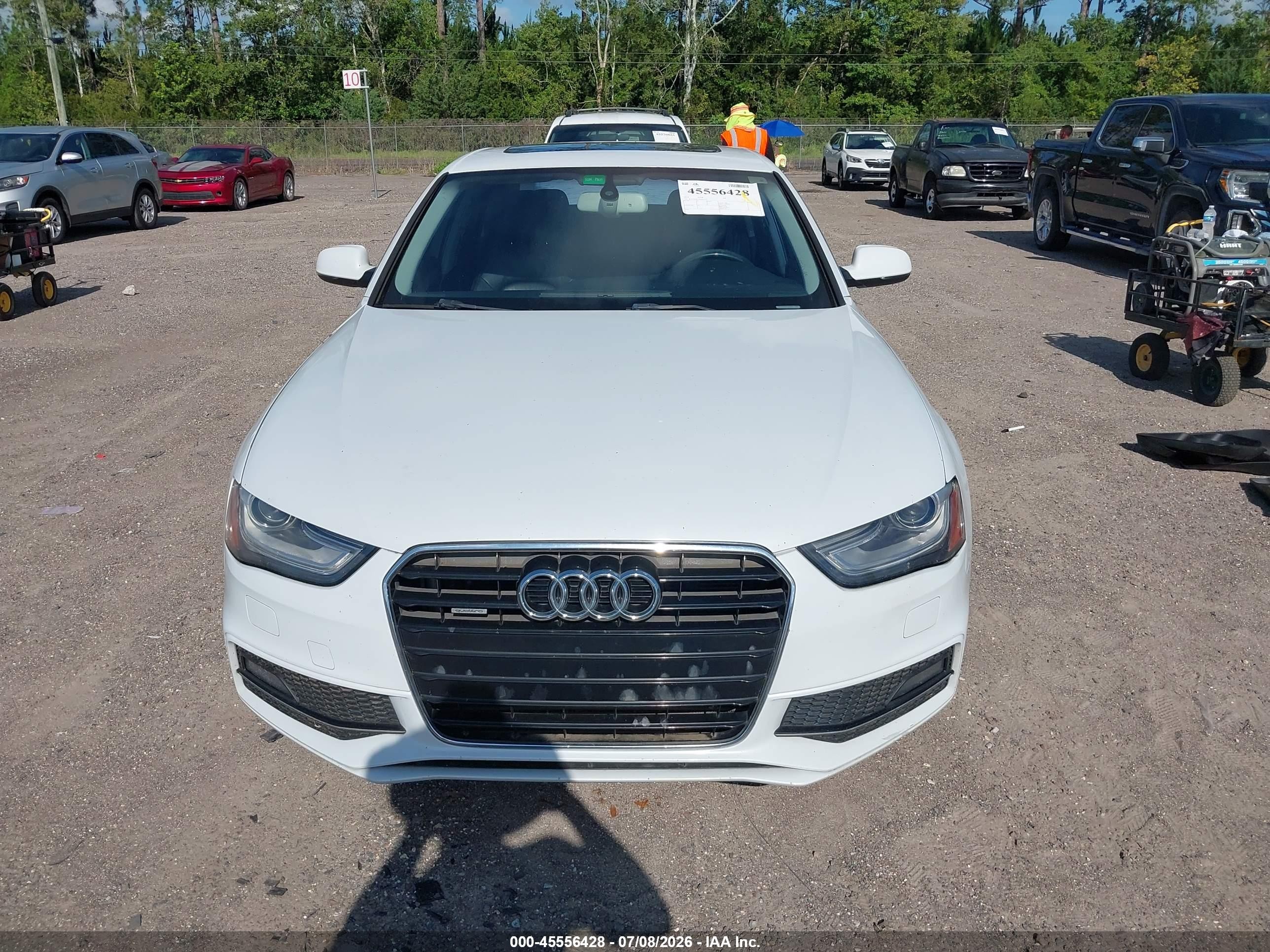 2014 Audi A4 2.0t Premium Белый vin: WAUFFAFL9EN031139