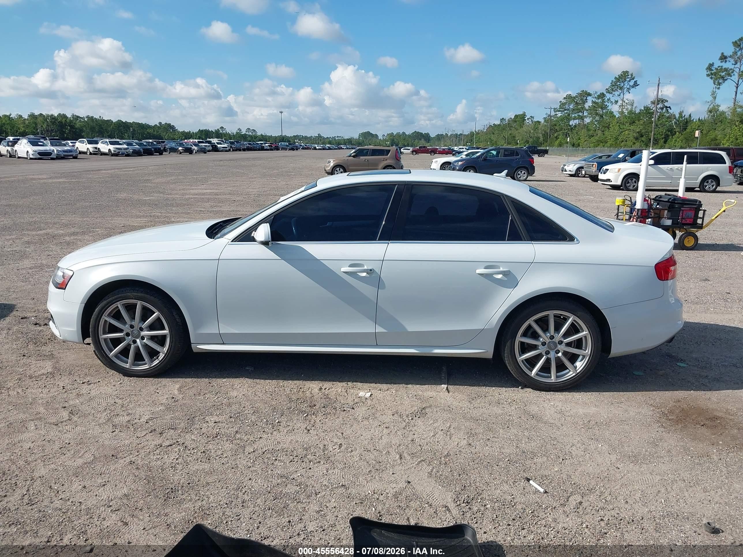2014 Audi A4 2.0t Premium Белый vin: WAUFFAFL9EN031139