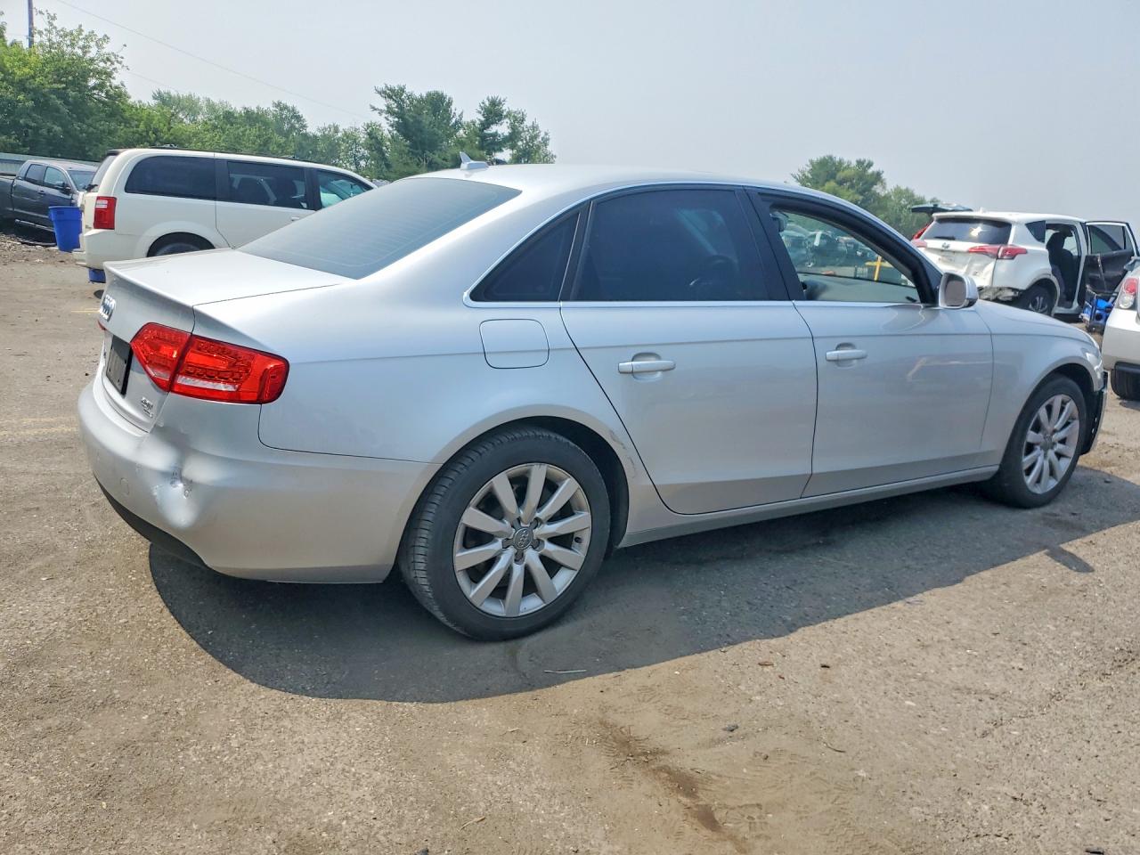 2011 Audi A4 Premium Plus Silver vin: WAUFFAFLXBN041738