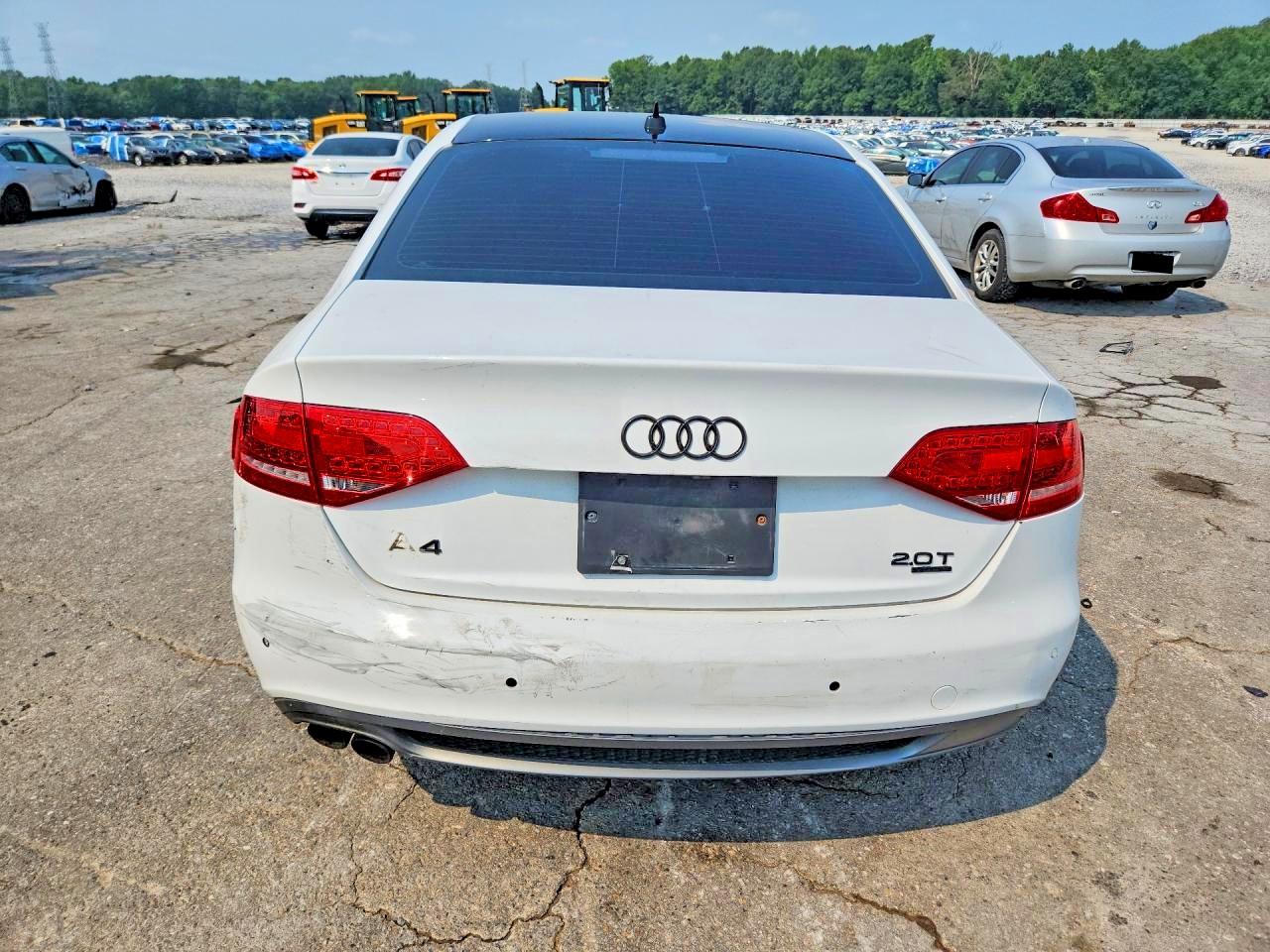 2012 Audi A4 Premium Plus White vin: WAUFFAFLXCN011690