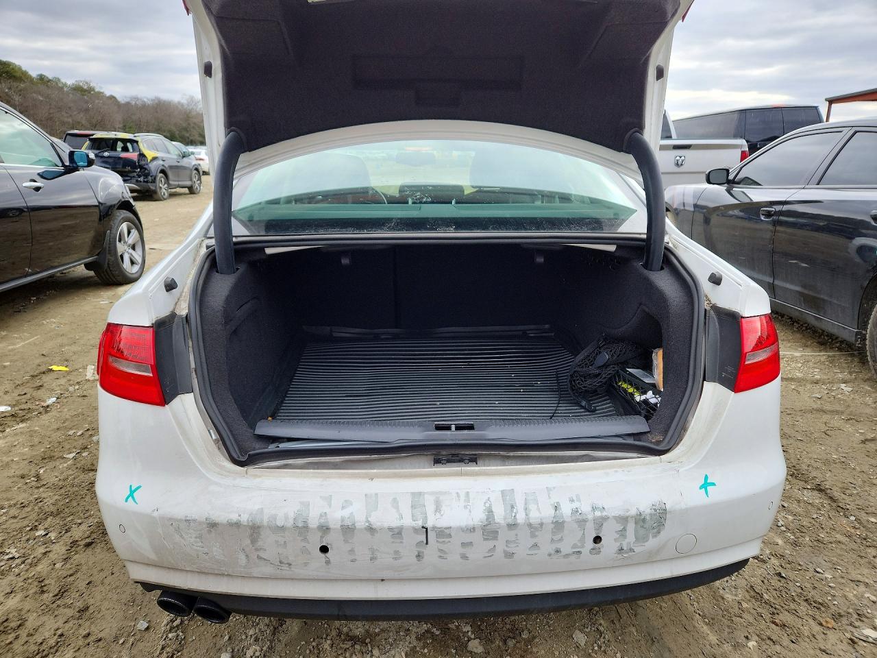 2013 Audi A4 Premium Plus White vin: WAUFFAFLXDN032959