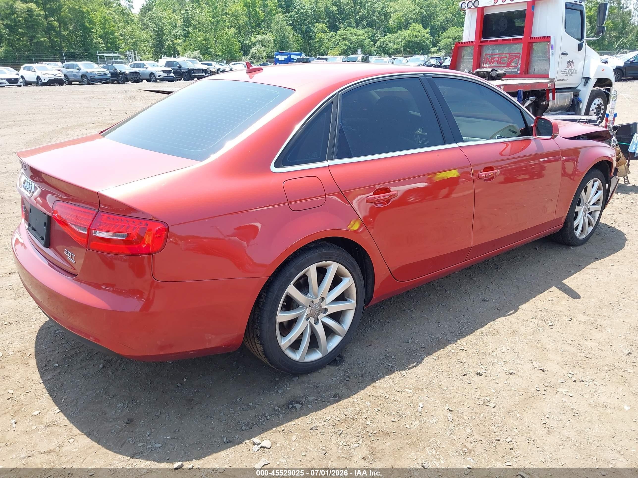 2013 Audi A4 2.0t Premium Красный vin: WAUFFAFLXDN044089