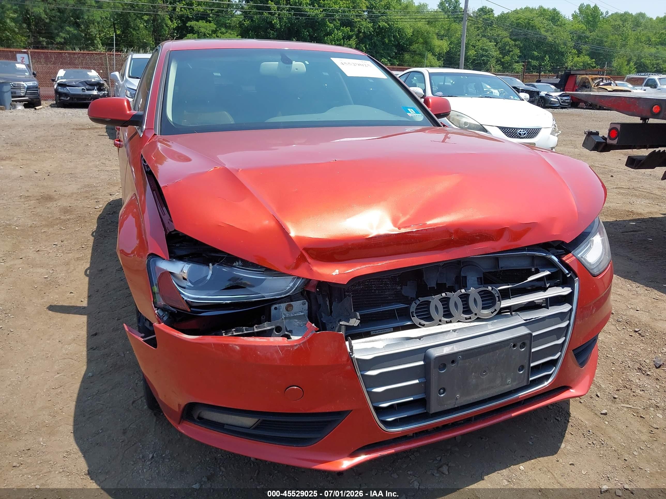 2013 Audi A4 2.0t Premium Красный vin: WAUFFAFLXDN044089