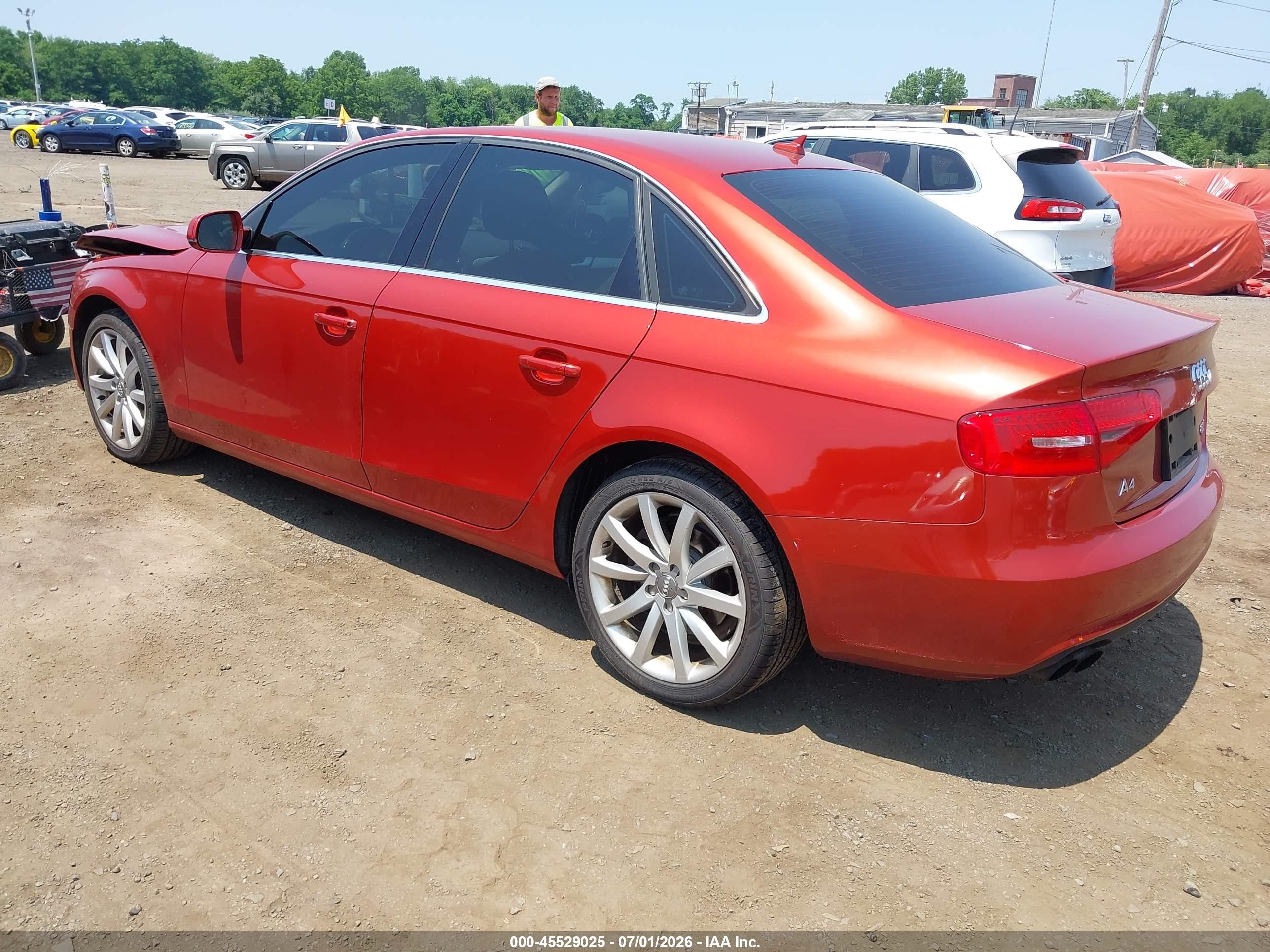 2013 Audi A4 2.0t Premium Красный vin: WAUFFAFLXDN044089