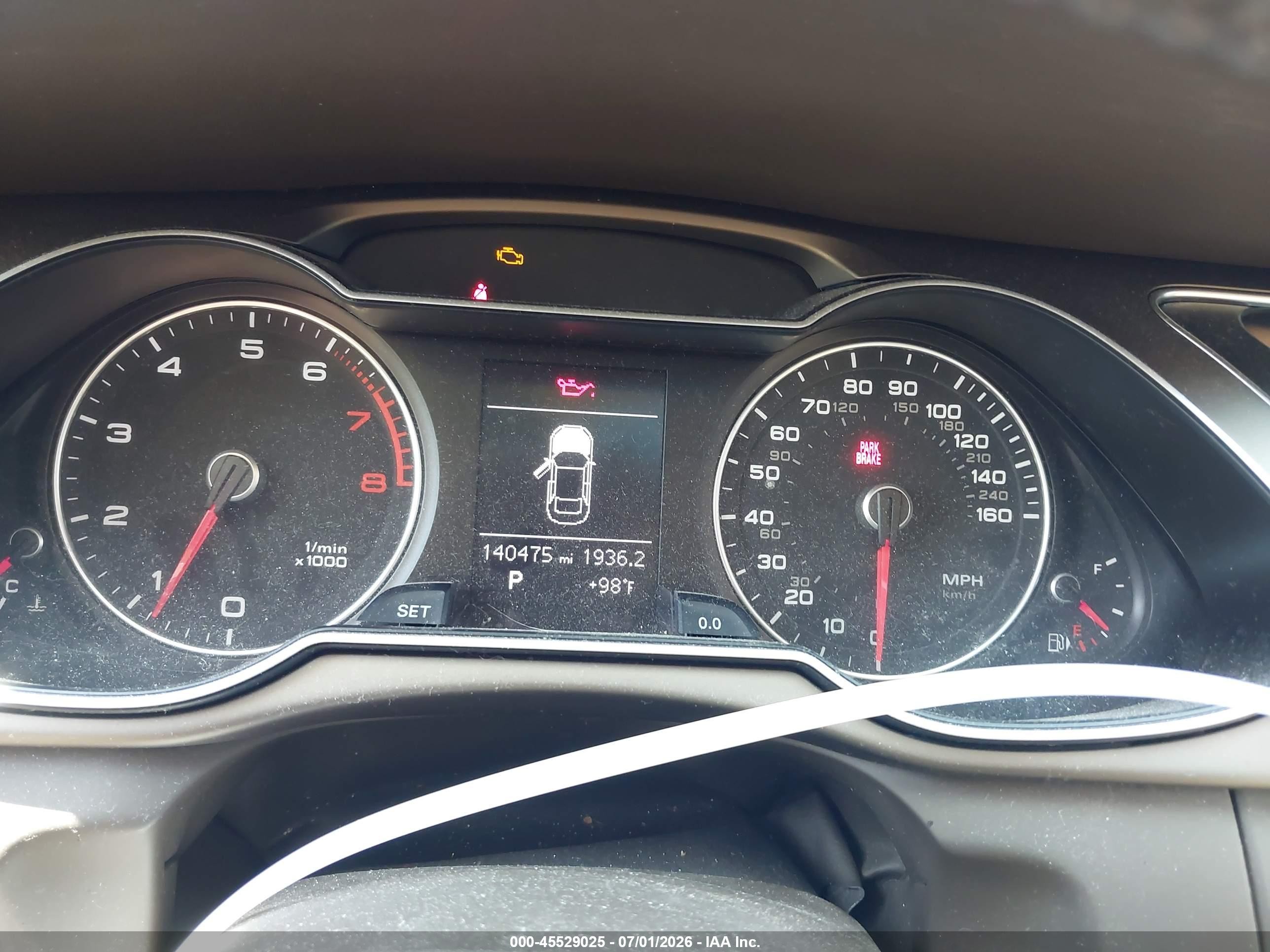 2013 Audi A4 2.0t Premium Красный vin: WAUFFAFLXDN044089