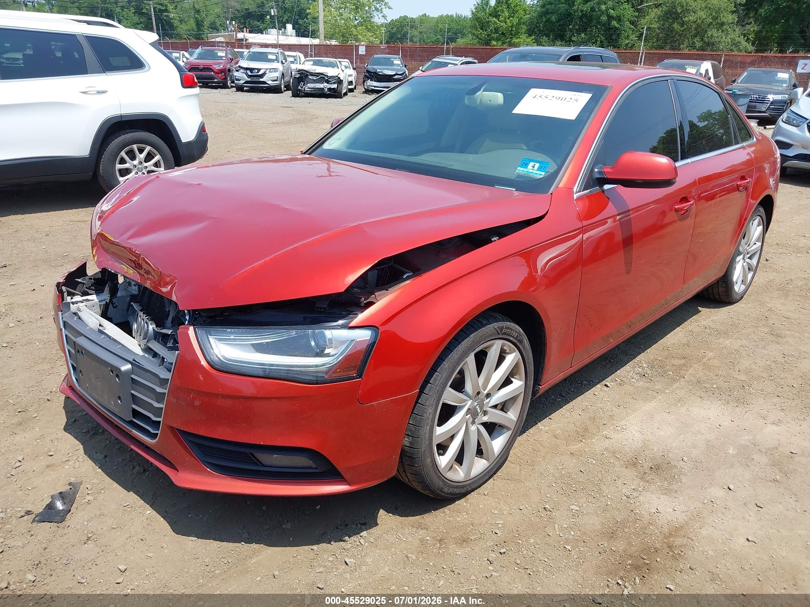 2013 Audi A4 2.0t Premium Красный vin: WAUFFAFLXDN044089