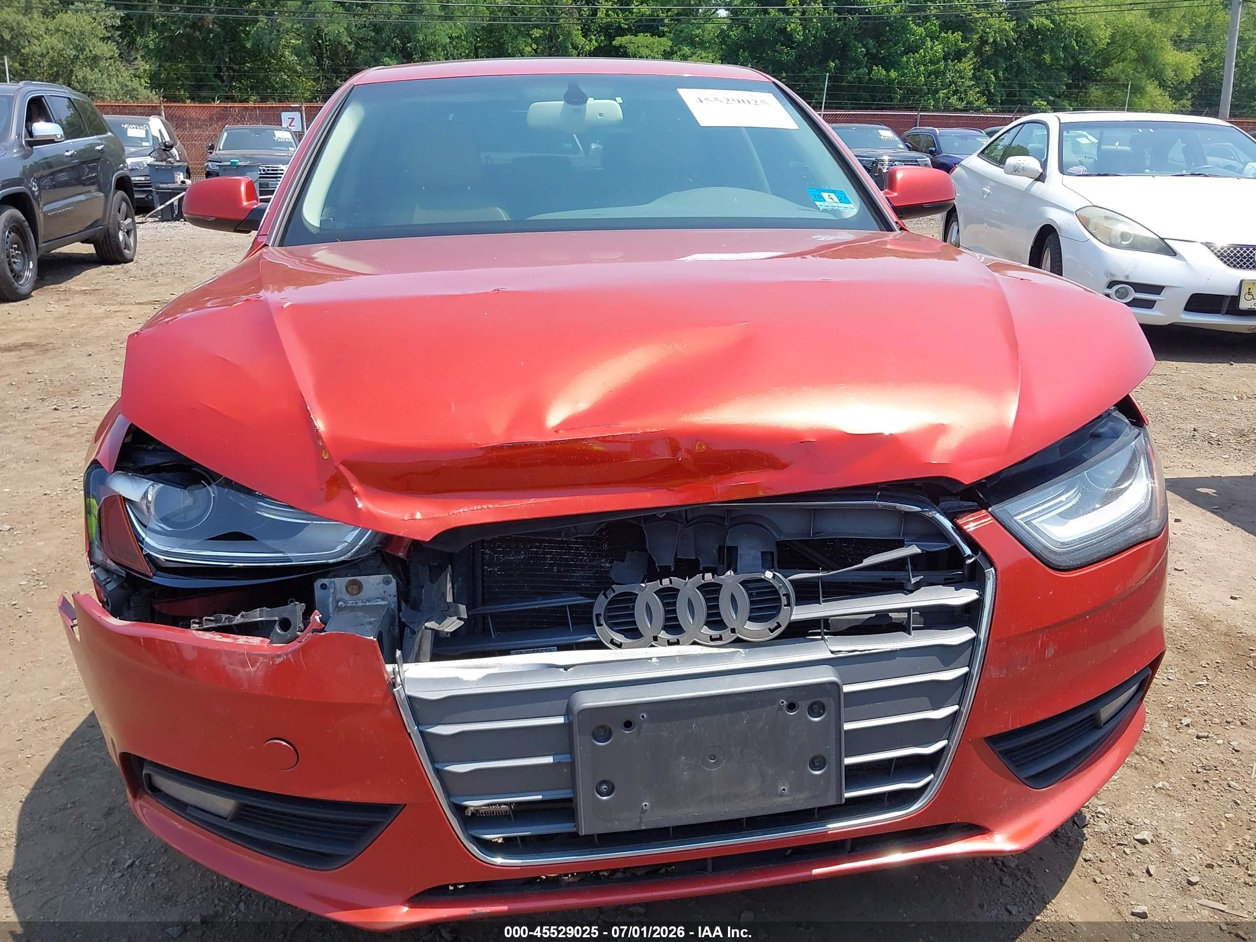 2013 Audi A4 2.0t Premium Красный vin: WAUFFAFLXDN044089