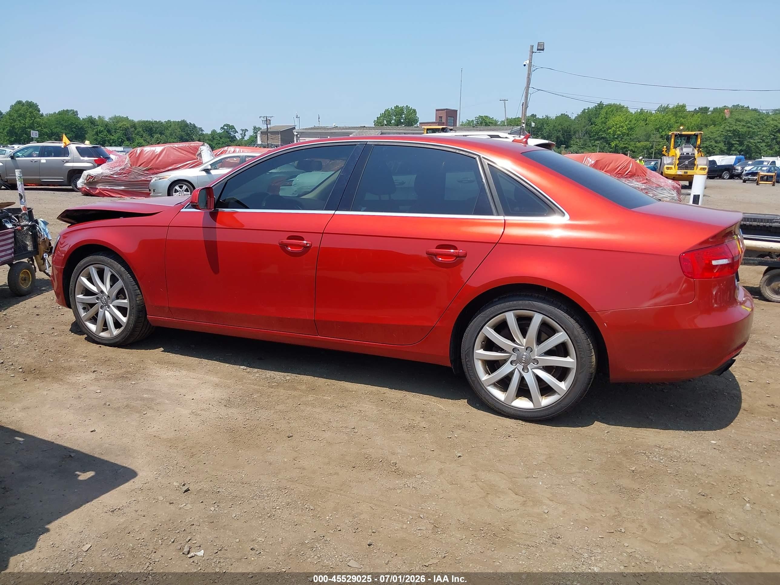 2013 Audi A4 2.0t Premium Красный vin: WAUFFAFLXDN044089