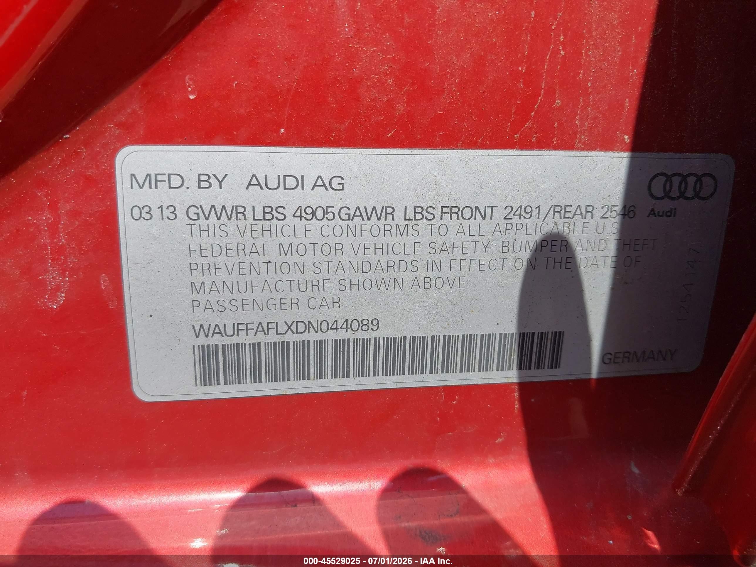 2013 Audi A4 2.0t Premium Красный vin: WAUFFAFLXDN044089