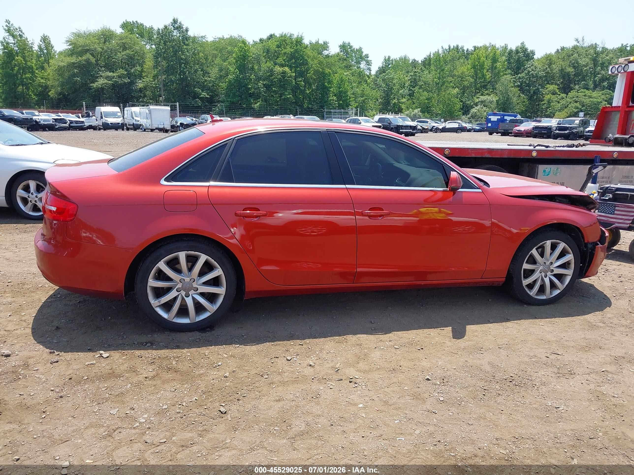 2013 Audi A4 2.0t Premium Красный vin: WAUFFAFLXDN044089