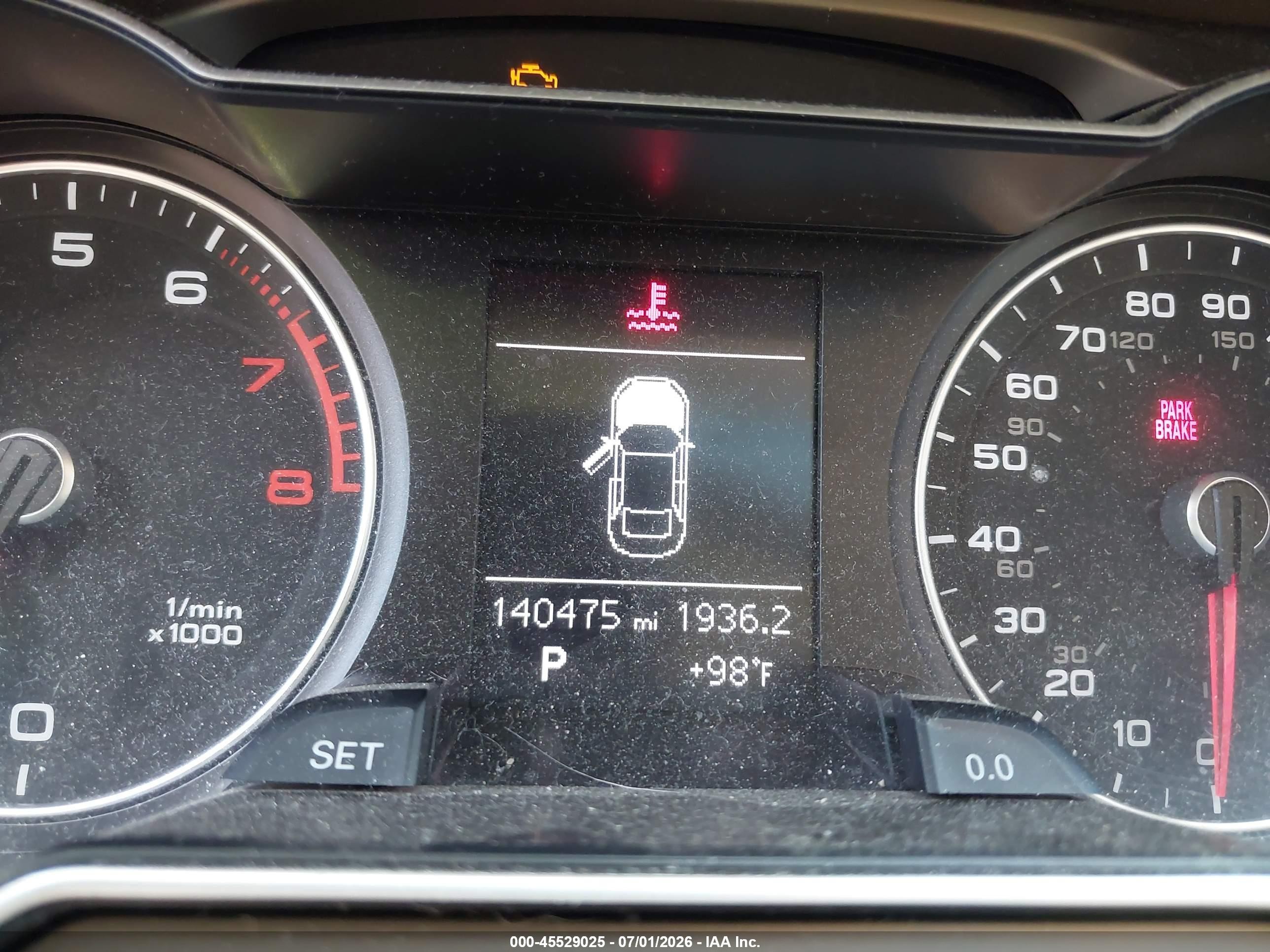 2013 Audi A4 2.0t Premium Красный vin: WAUFFAFLXDN044089