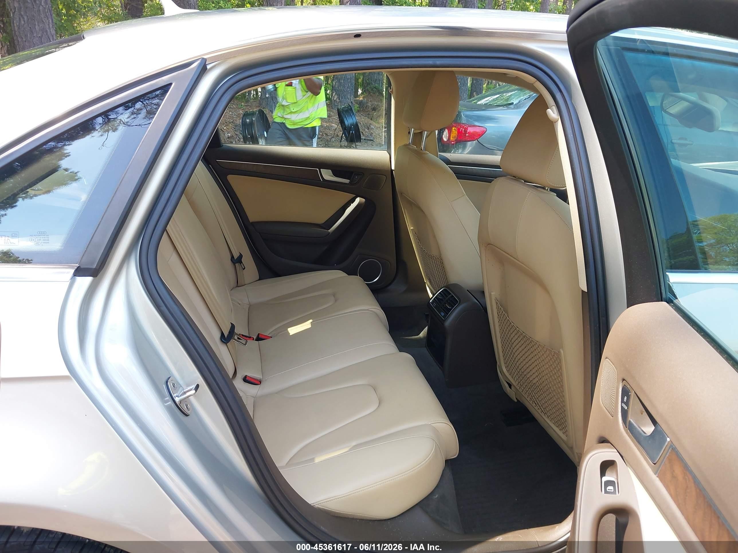 2014 Audi A4 2.0t Premium Silver vin: WAUFFAFLXEA081071