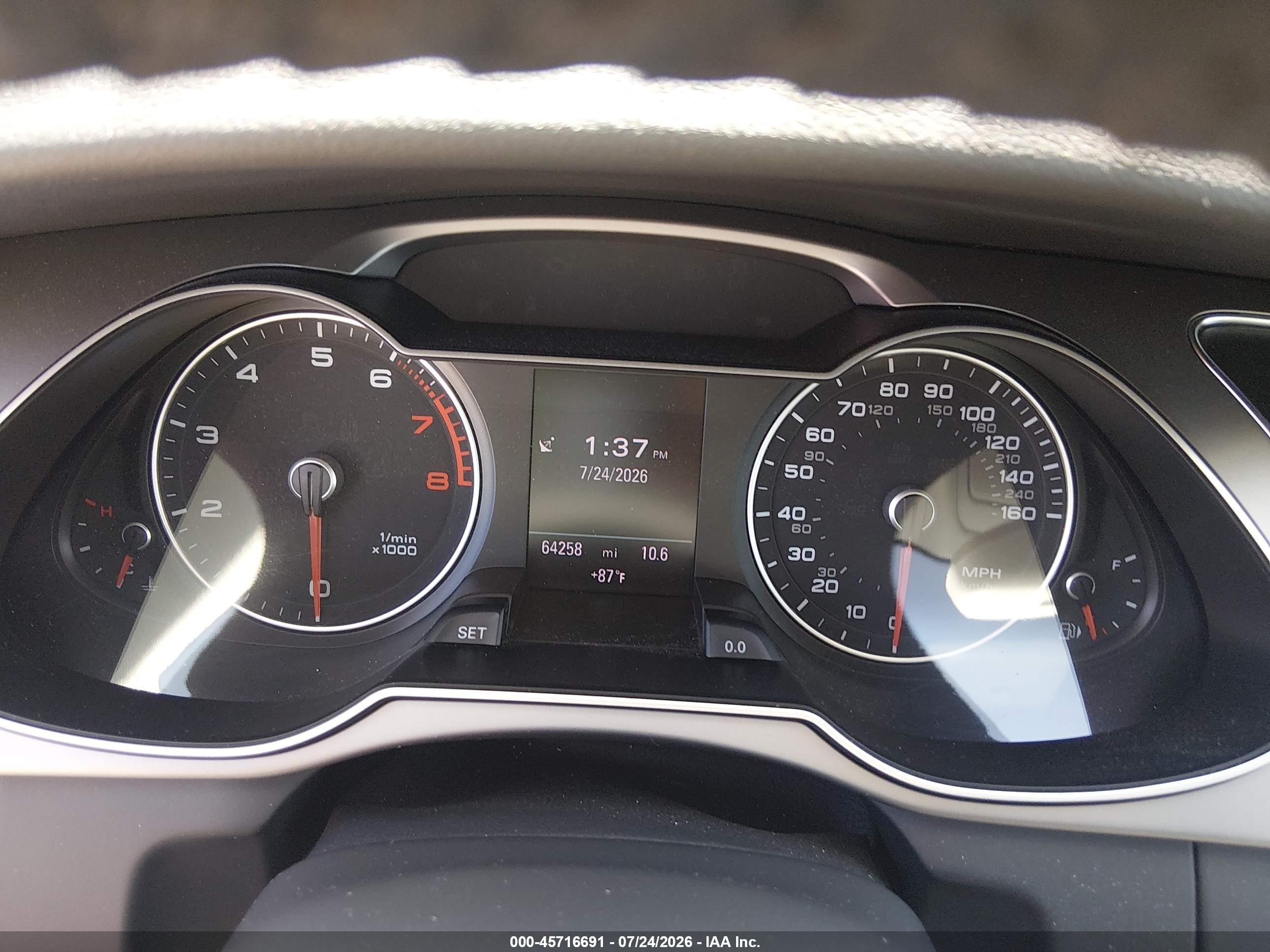 2014 Audi A4 2.0t Premium Серебряный vin: WAUFFAFLXEN020750