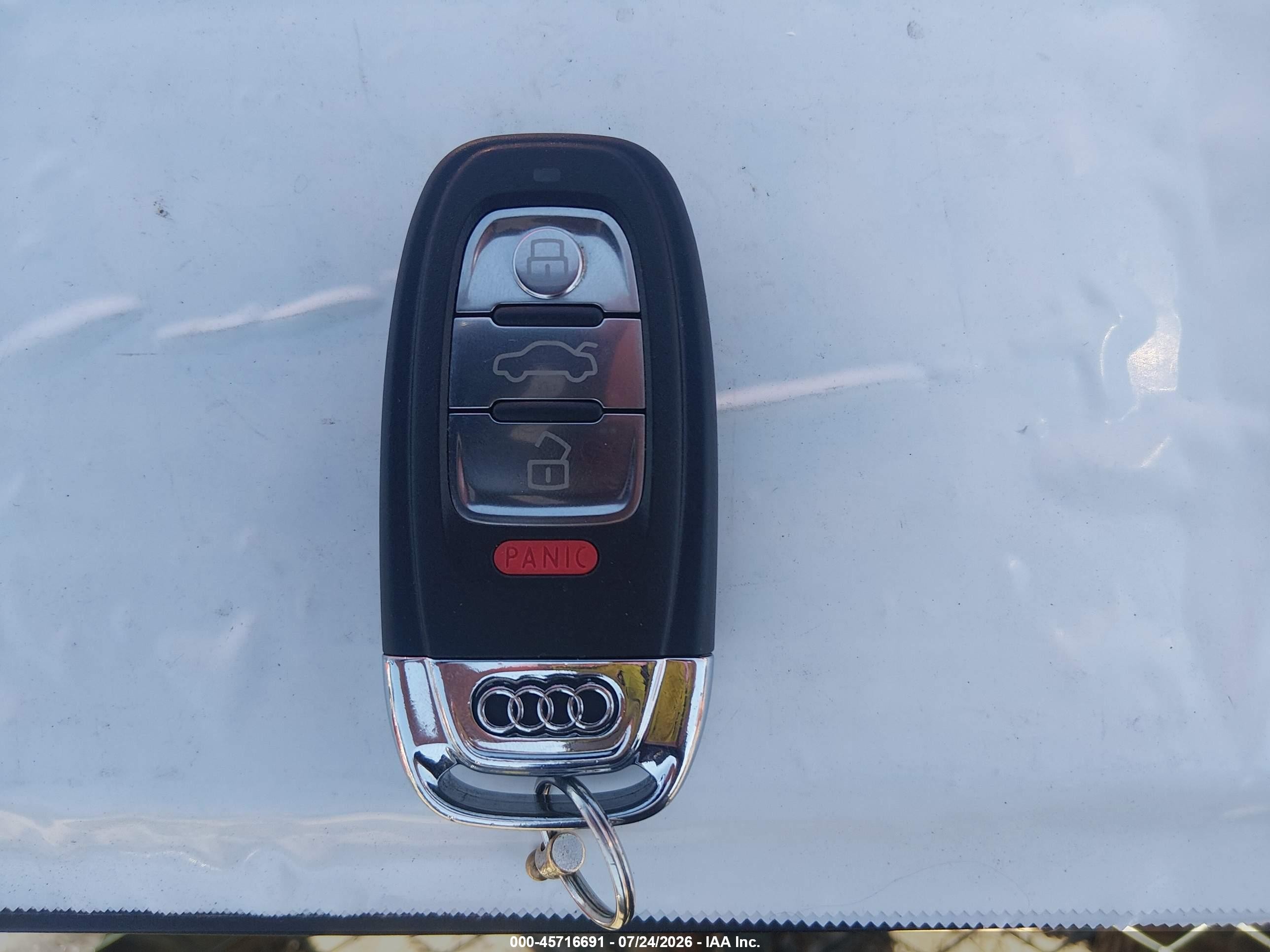 2014 Audi A4 2.0t Premium Серебряный vin: WAUFFAFLXEN020750