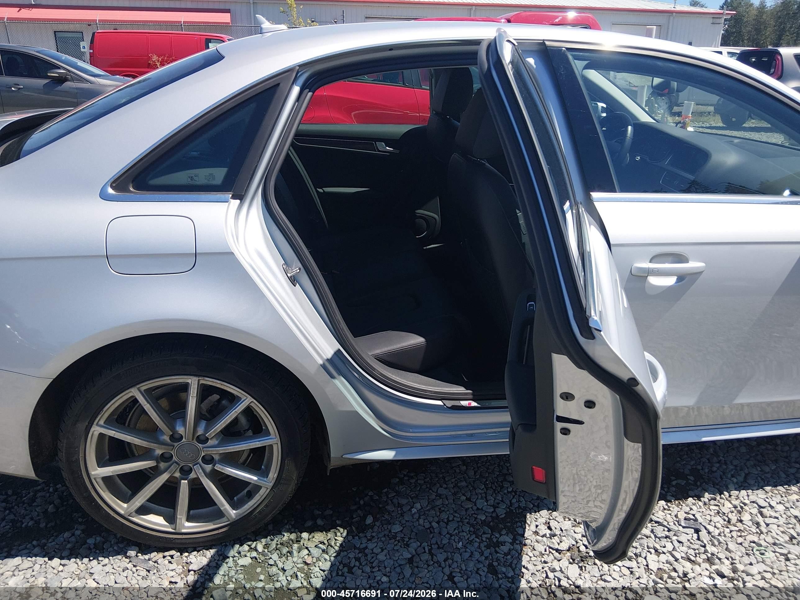 2014 Audi A4 2.0t Premium Серебряный vin: WAUFFAFLXEN020750