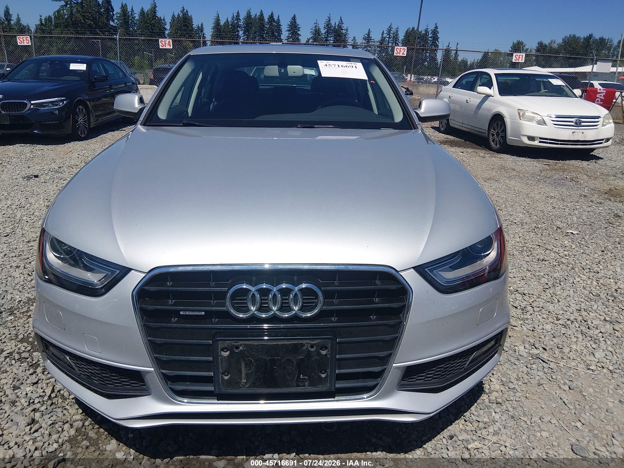 2014 Audi A4 2.0t Premium Серебряный vin: WAUFFAFLXEN020750