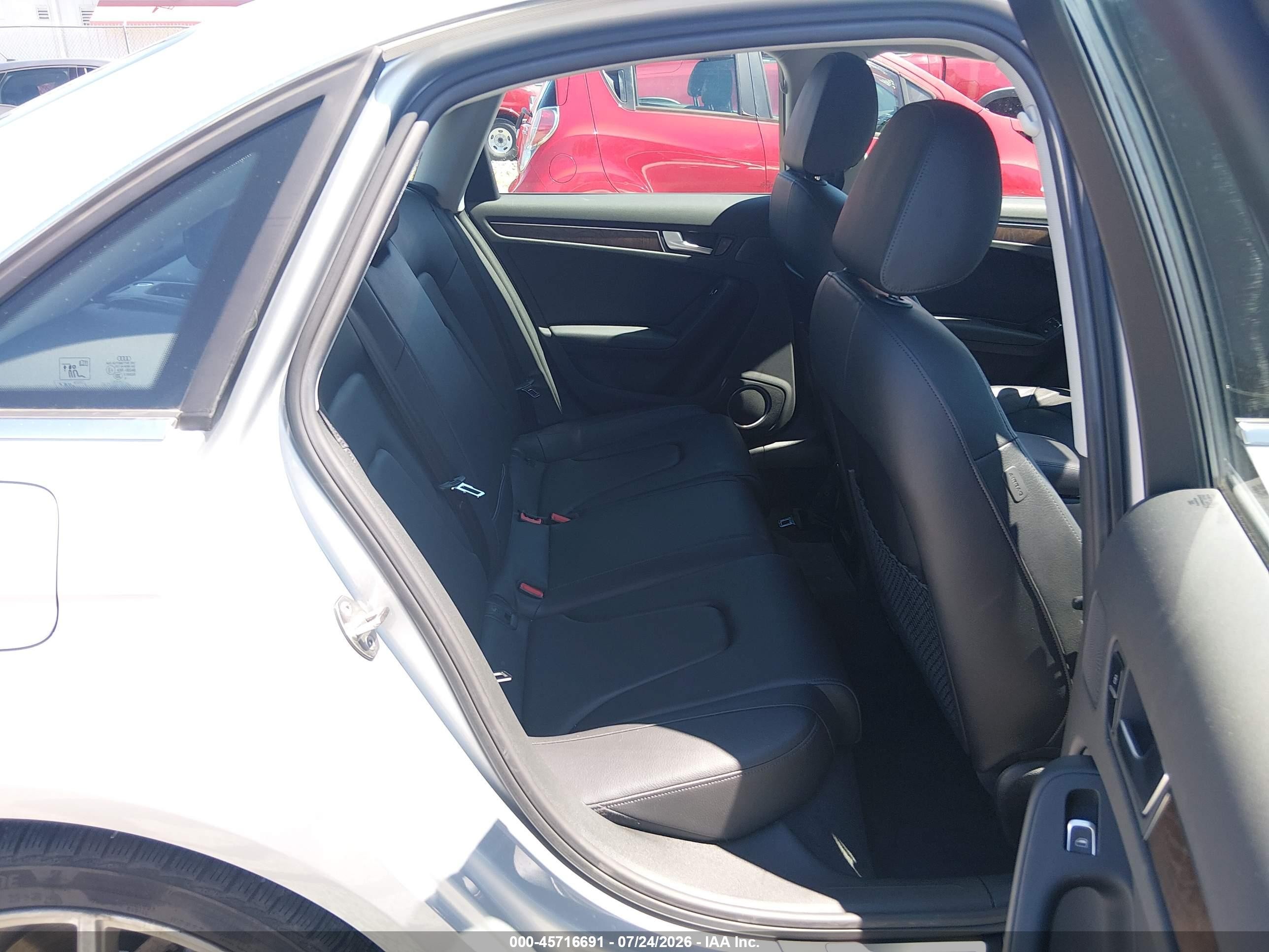 2014 Audi A4 2.0t Premium Серебряный vin: WAUFFAFLXEN020750