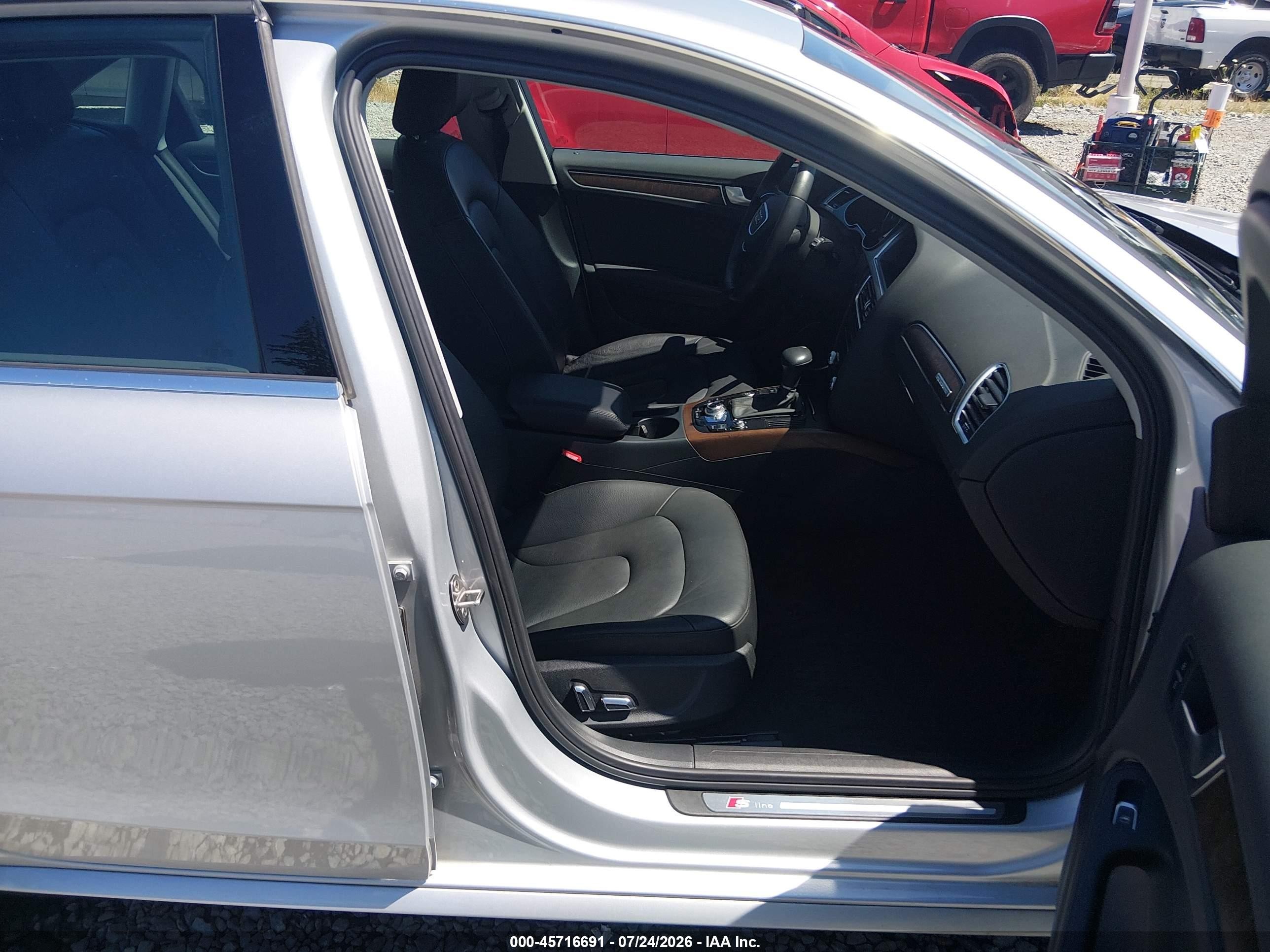 2014 Audi A4 2.0t Premium Серебряный vin: WAUFFAFLXEN020750