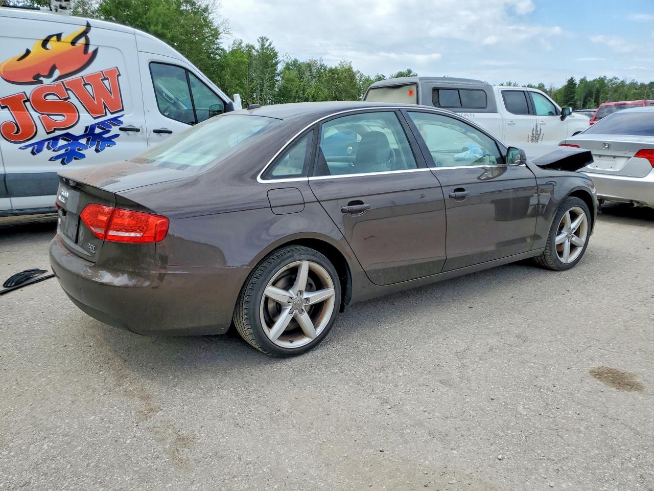 2011 Audi A4 Premium Plus Коричневый vin: WAUFFCFL2BA101997