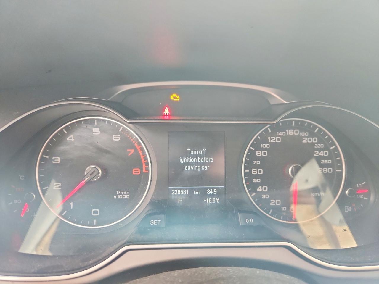 2014 Audi A4 Premium Plus Белый vin: WAUFFCFL9EN020301