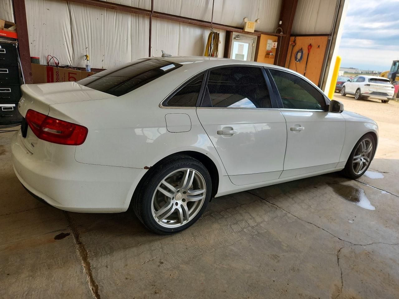 2014 Audi A4 Premium Plus Белый vin: WAUFFCFL9EN020301