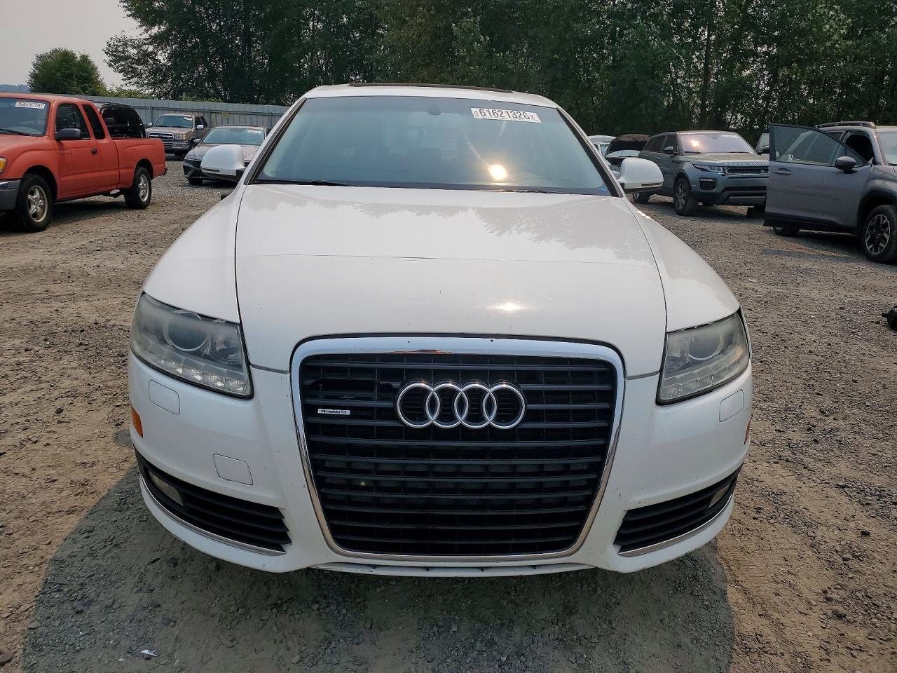 2010 Audi A6 Premium Plus Белый vin: WAUFGAFB3AN025089
